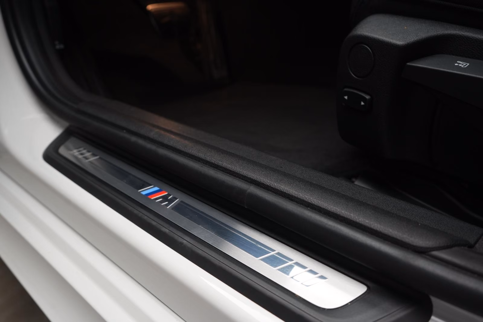 (B-409) BMW 320 i Touring M Sport ACC/Kamera/AHK/Lane/CarPla - Image 17