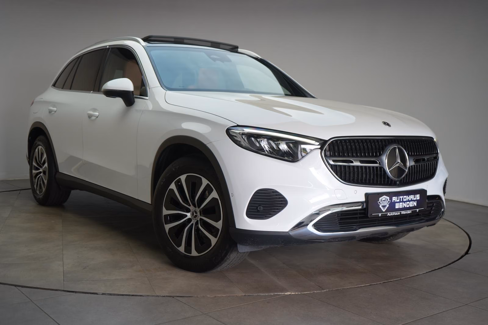 (B-678) Mercedes-Benz GLC 220 d 4Matic 9G-Tronic Avantgarde Distroni - Image 1