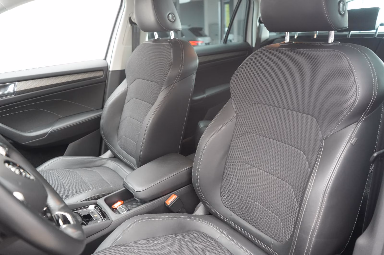 (B-451) Skoda Kodiaq 2.0 TDI 4x4 DSG Style Navi/Temp/Virtual/ - Image 7