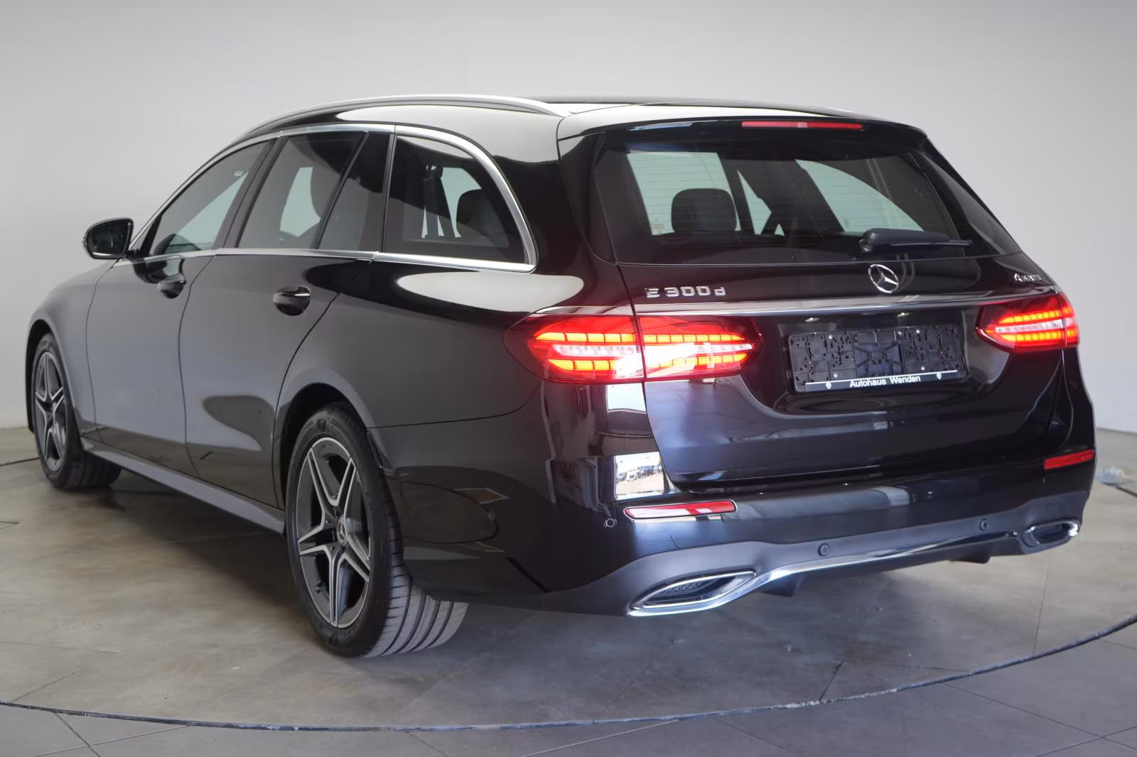 (B-599) Mercedes-Benz(7 ghế) E 300 d 4Matic T 9G-Tronic AMG Distroni - Image 4