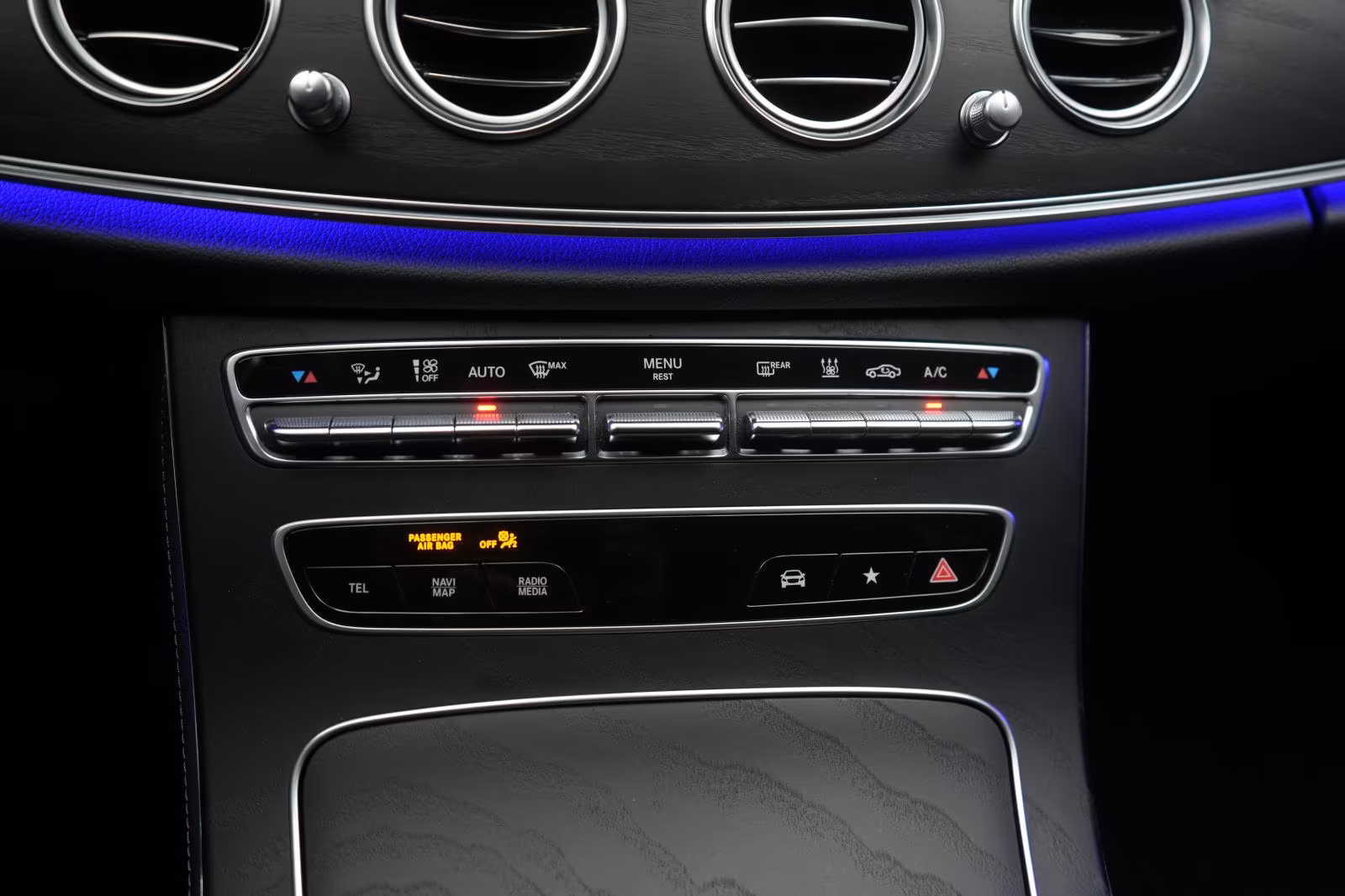 (B-483) Mercedes-Benz(Hybrid) E 300 e T 9G-Tronic AMG Distronic/Kamera/Lane/ - Image 14