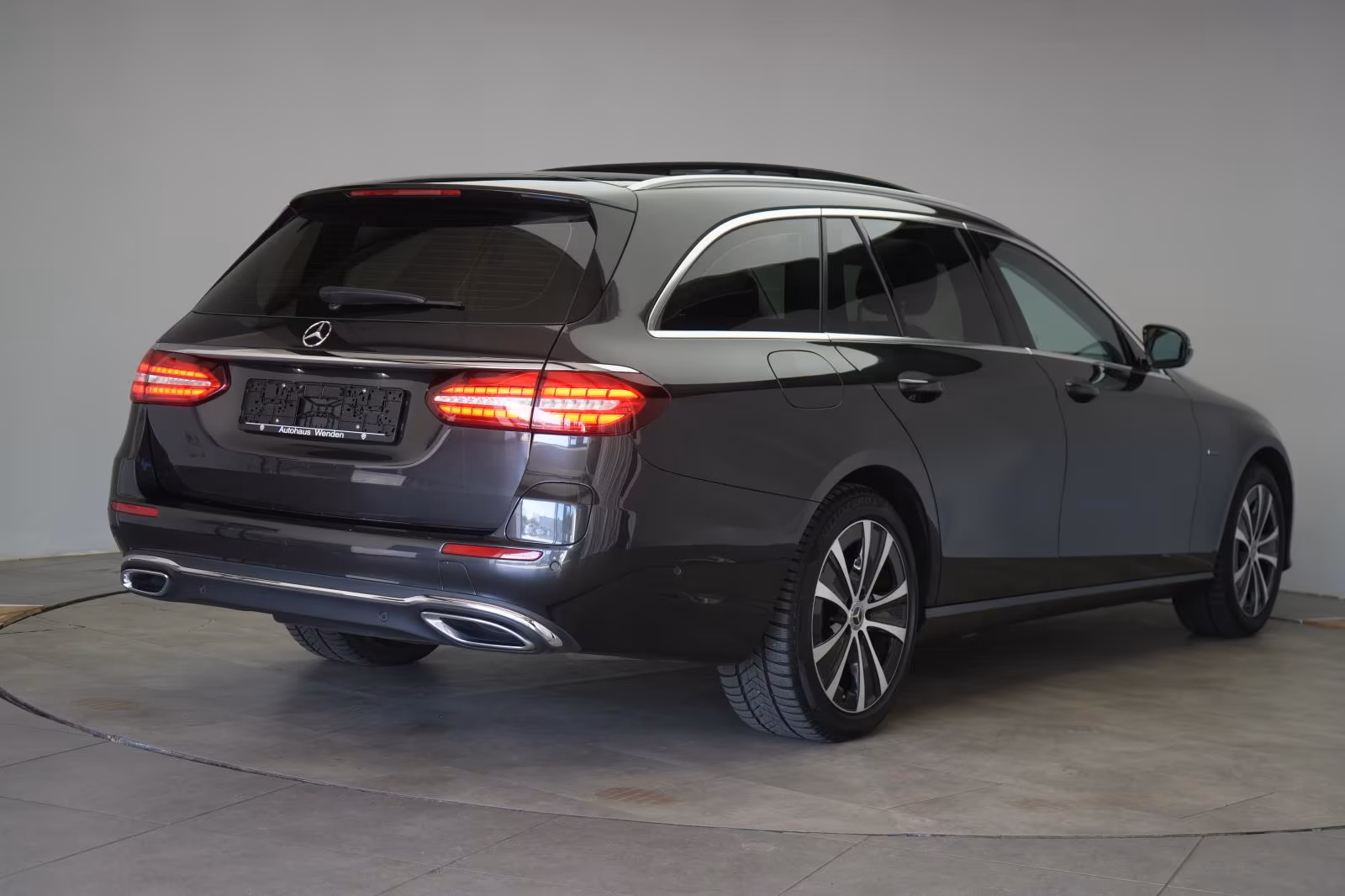 (B-360) Mercedes-Benz(Hybrid) E 300 e T 9G-Tronic Avantgarde Temp/Kamera/Pa - Image 5