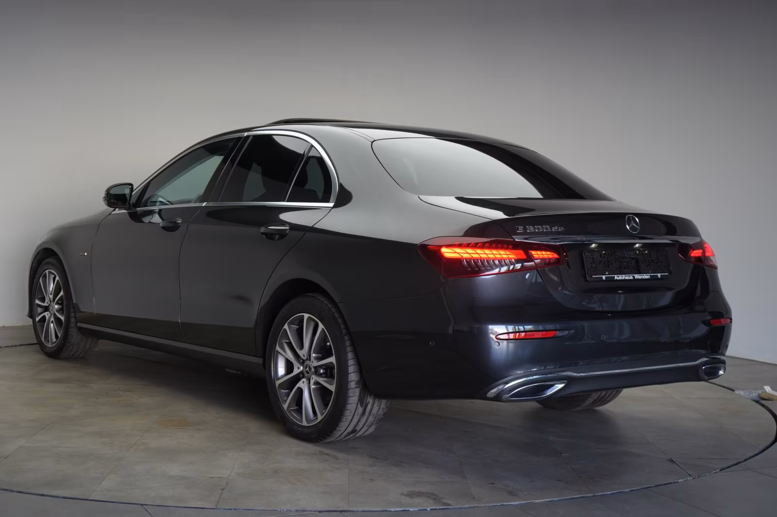 (B-099) Mercedes-Benz(Hybrid) E 300 de 9G-Tronic Avantgarde Distronic/Kamera - Image 4