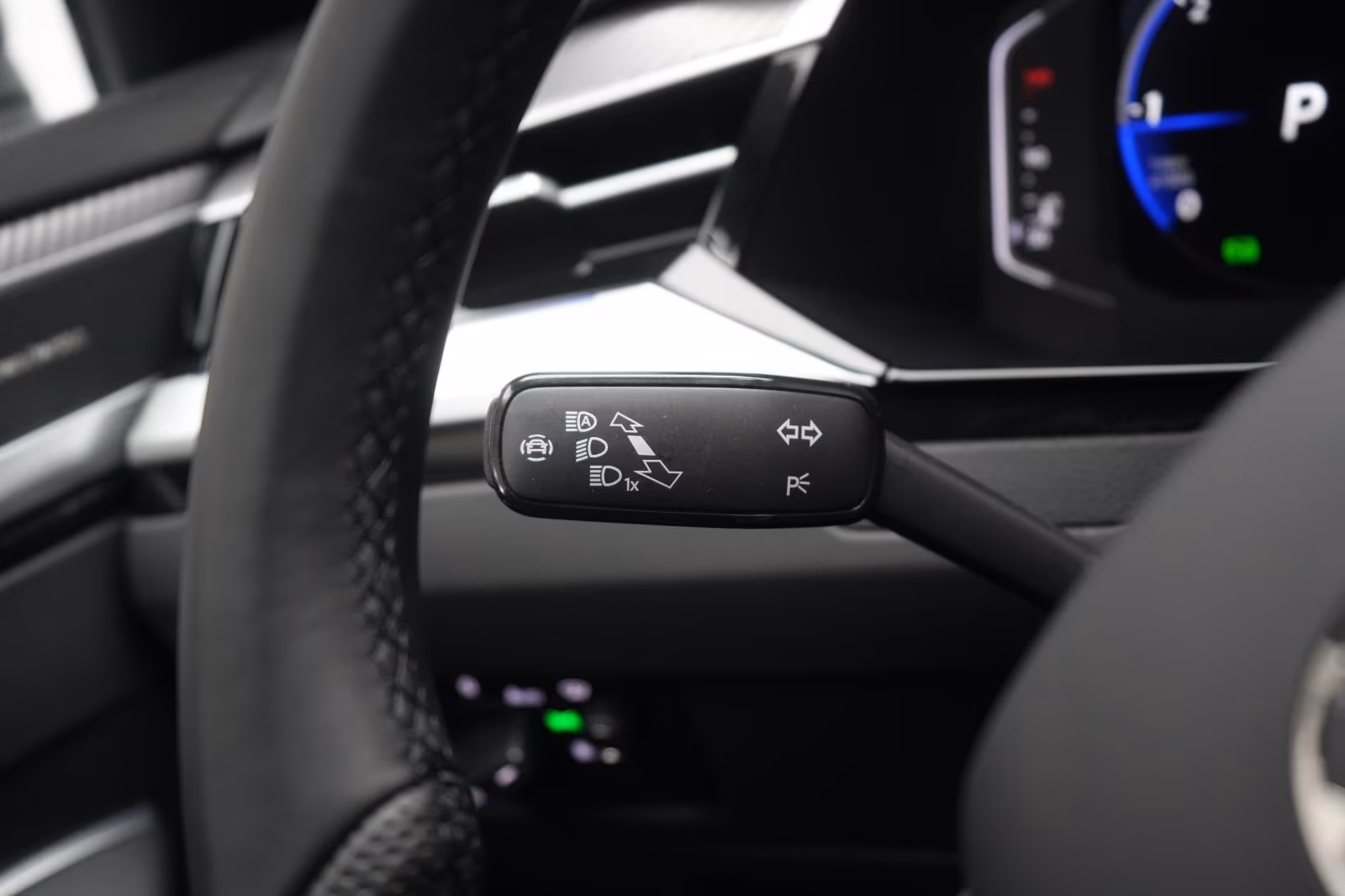 (B-546) Volkswagen Arteon 2.0 TDI 4Motion DSG R line Navi/Lede - Image 14