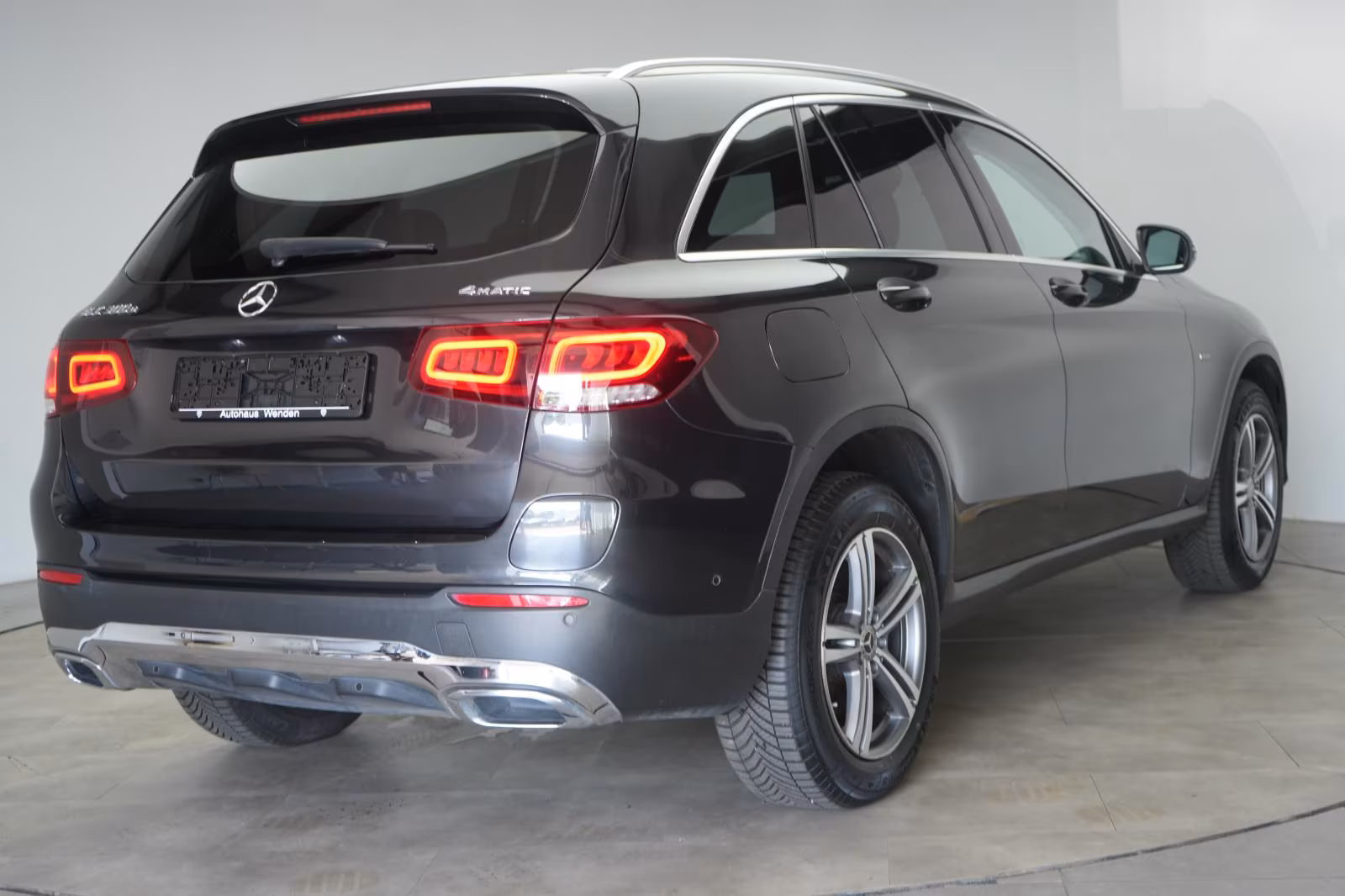 (B-088) Mercedes-Benz GLC 300 e 4Matic 9G-Tronic Distronic/Carplay/Lan - Image 5
