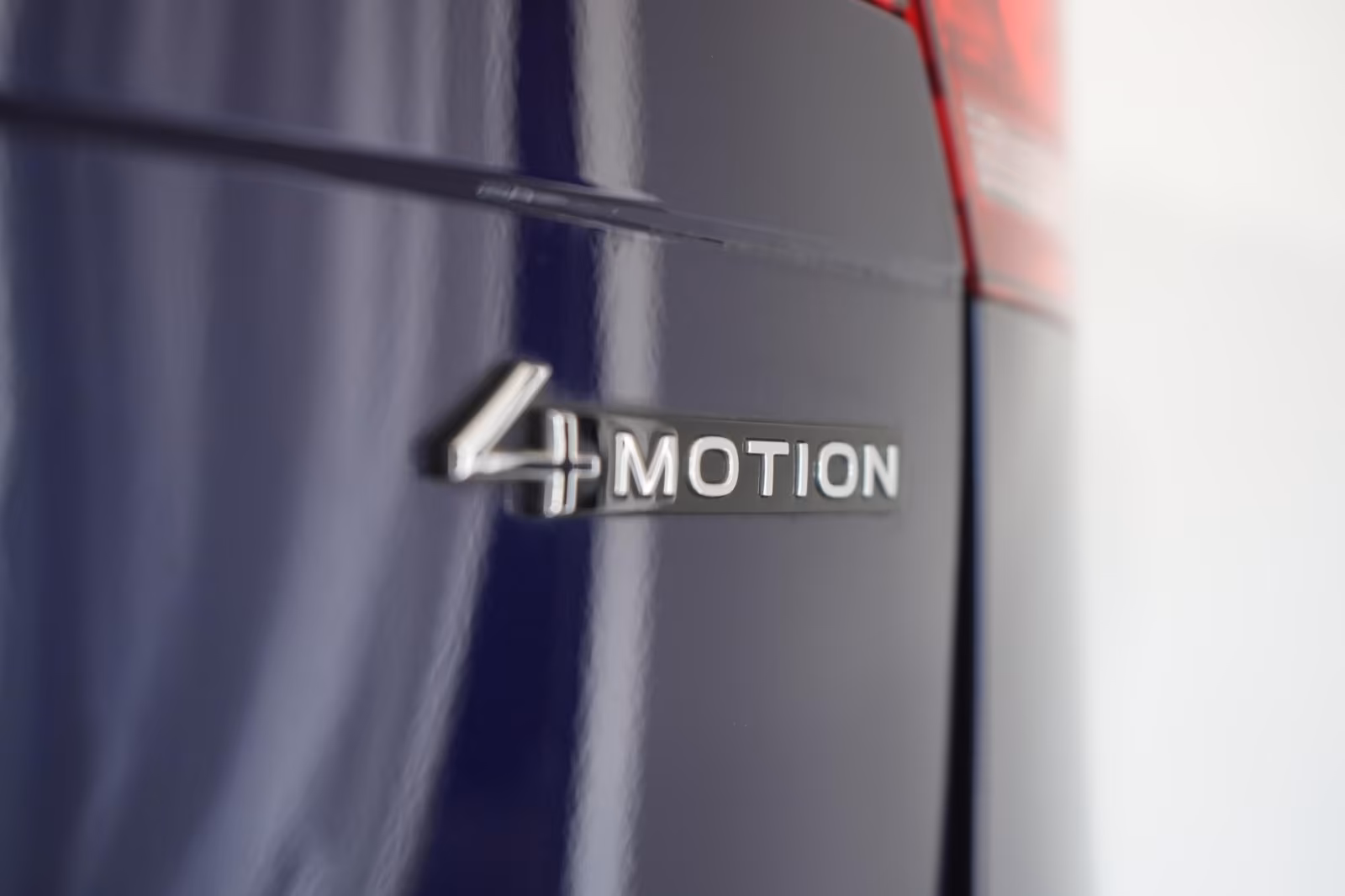 (B-566) Volkswagen Tiguan 2.0 TSI 4Motion DSG R-Line - Image 24