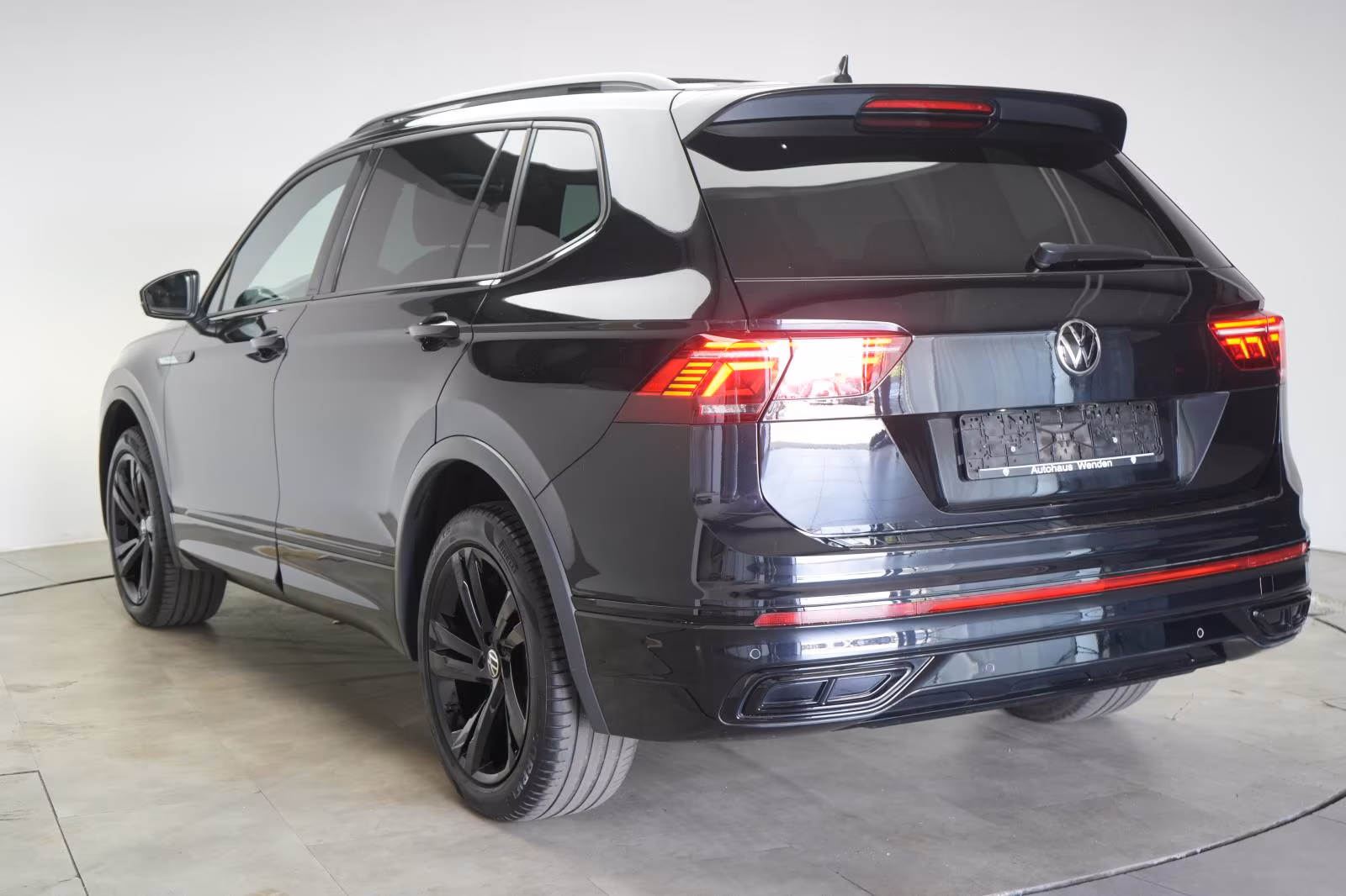 (B-538) Volkswagen Tiguan Allspace 2.0 TDI 4Motion DSG R-Line Leder - Image 4