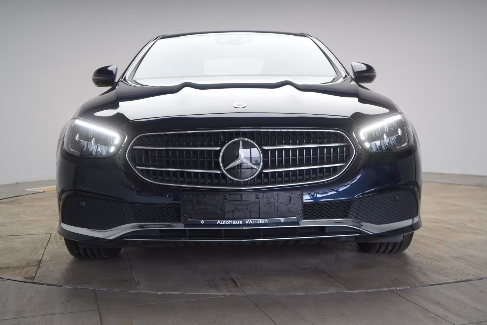 (B-567) Mercedes-Benz(Hybrid) E 300 de 9G-Tronic Avantgarde - Image 2