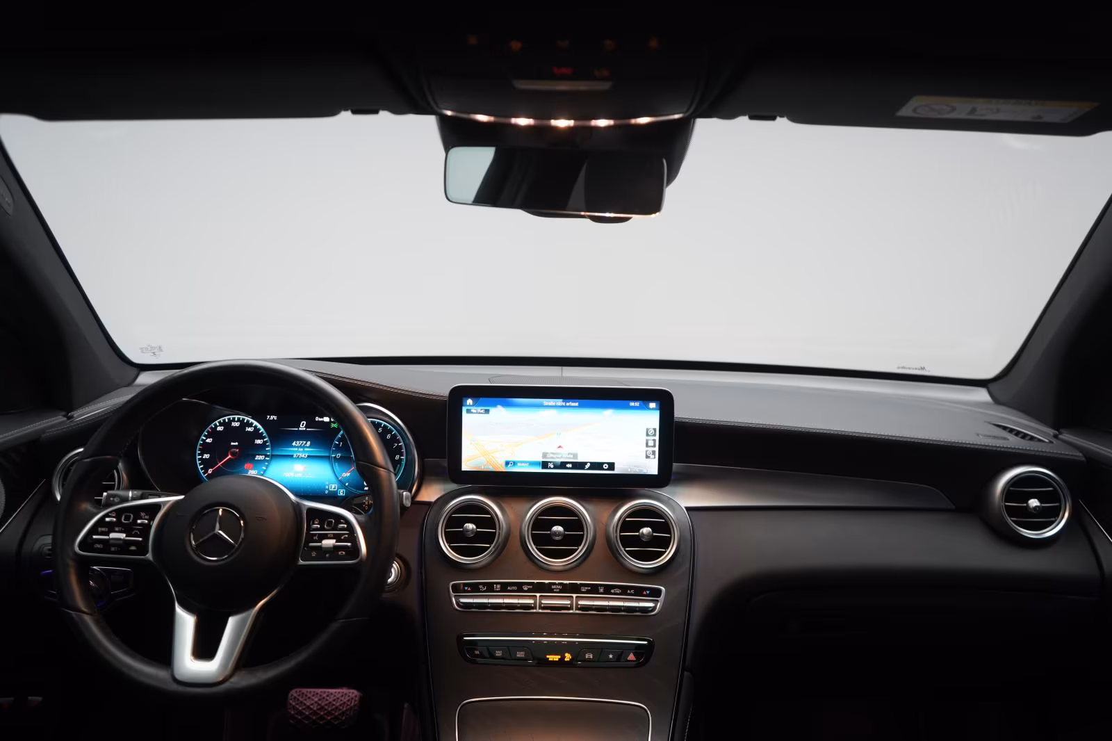 (B-473) Mercedes-Benz(Hybrid) GLC 300 e 4Matic 9G-Tronic Distronic/Kamera/ - Image 14