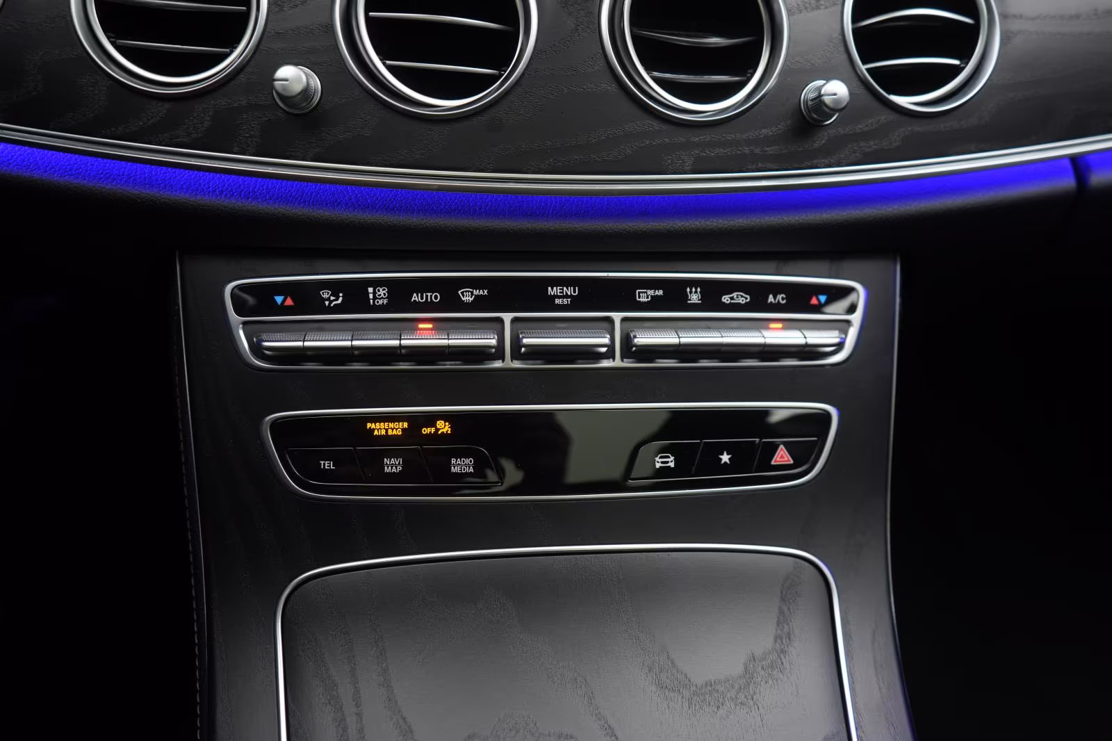 (B-355) Mercedes-Benz(Hybrid) E 300 de 9G-Tronic AMG Distronic/Kamera/Pano/L - Image 16