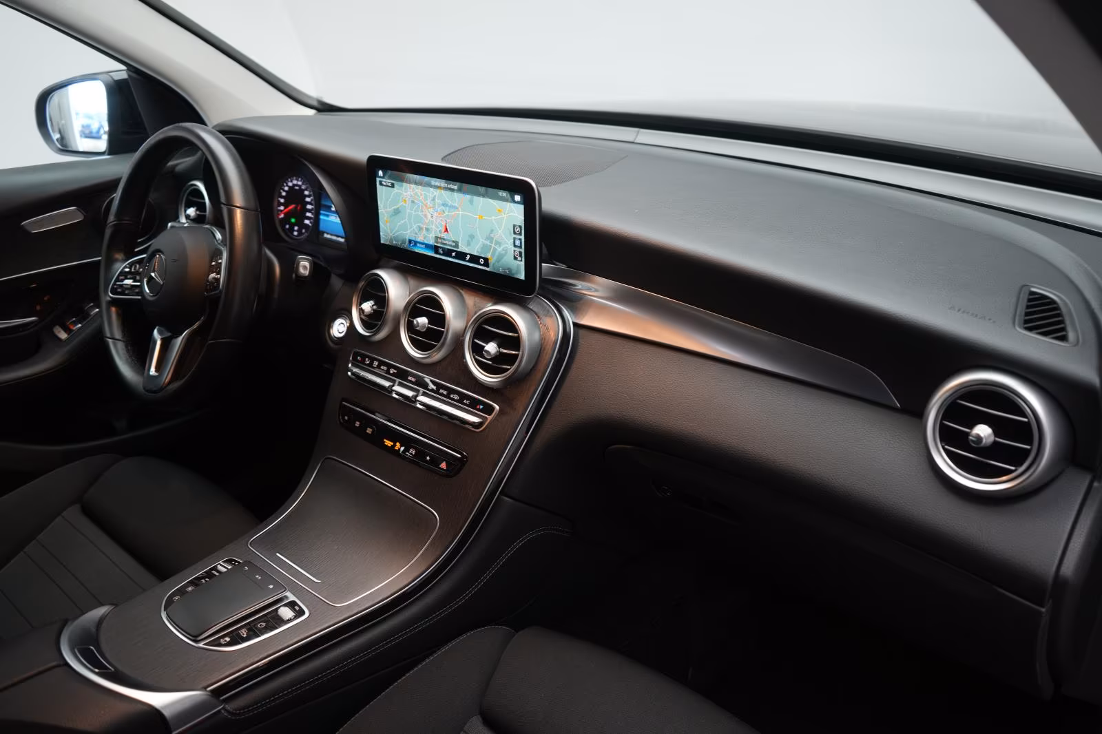 (B-785) Mercedes-Benz GLC 220 d 4Matic 9G-Tronic Navi/Temp/LED/Car - Image 9