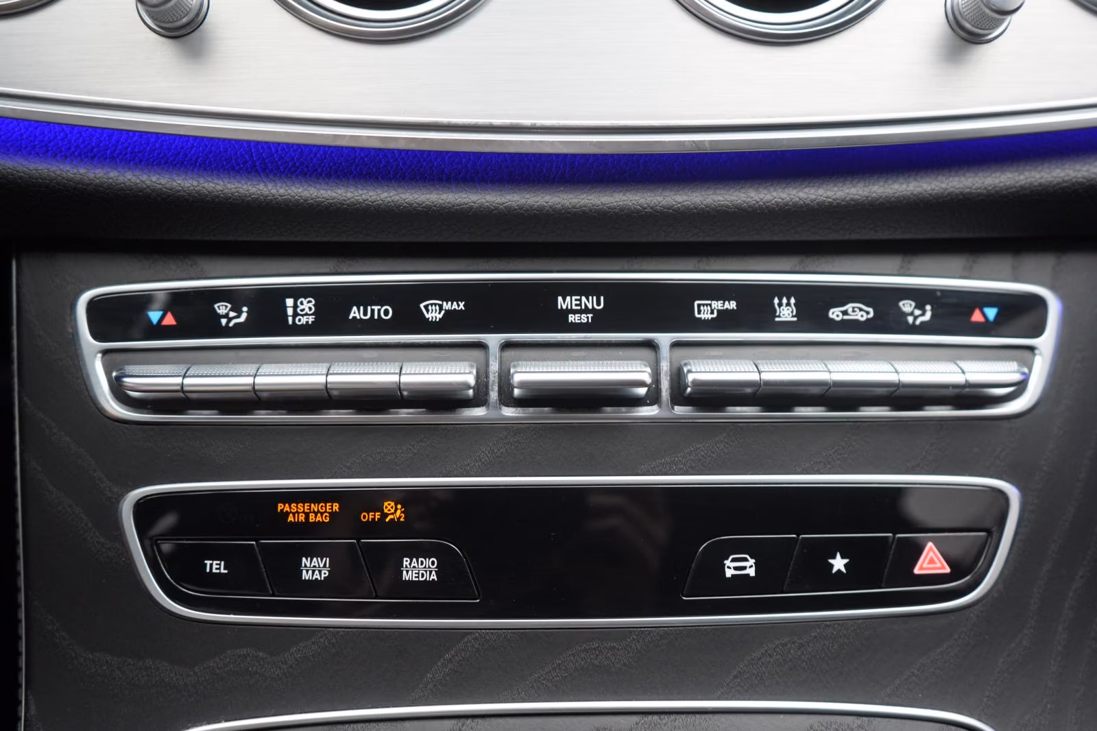 (B-252) Mercedes-Benz(Hybrid) E 300 de T 9G-Tronic AMG Distronic/Kamera/HUD/La - Image 20