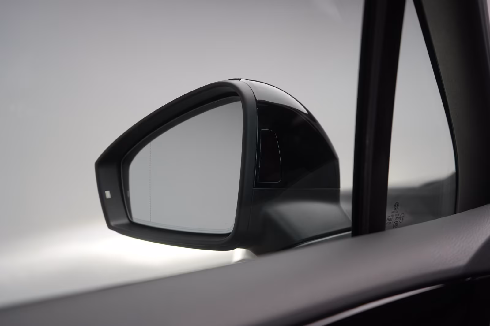 (B-334) Volkswagen(Hybrid) Touareg 3.0 V6 e-Hybrid 4Motion R line Leder/ACC - Image 26