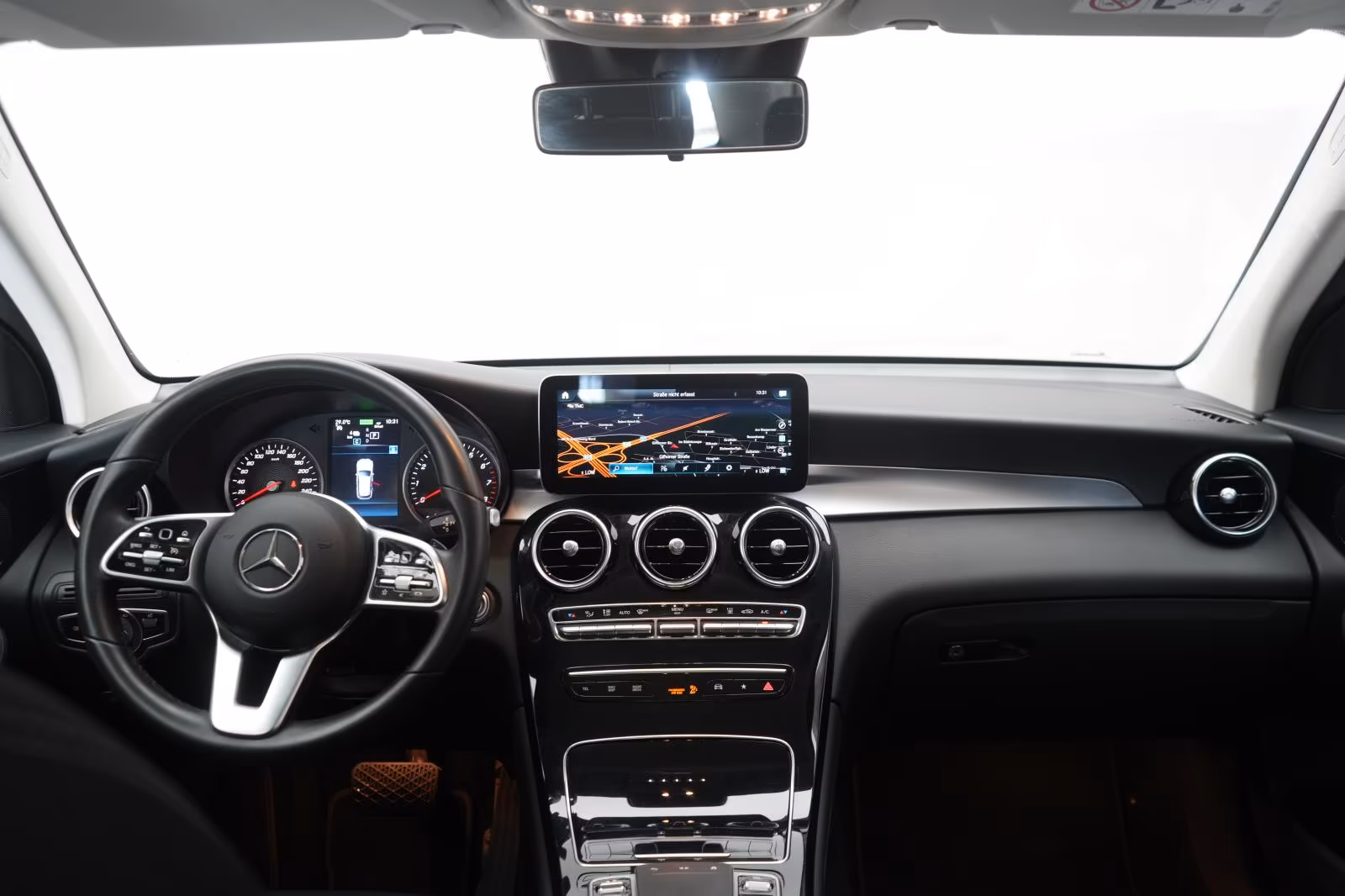 (B-376) Mercedes-Benz(Hybrid) GLC 300 e 4Matic 9G-Tronic Temp/Kamera/AHK/ - Image 14