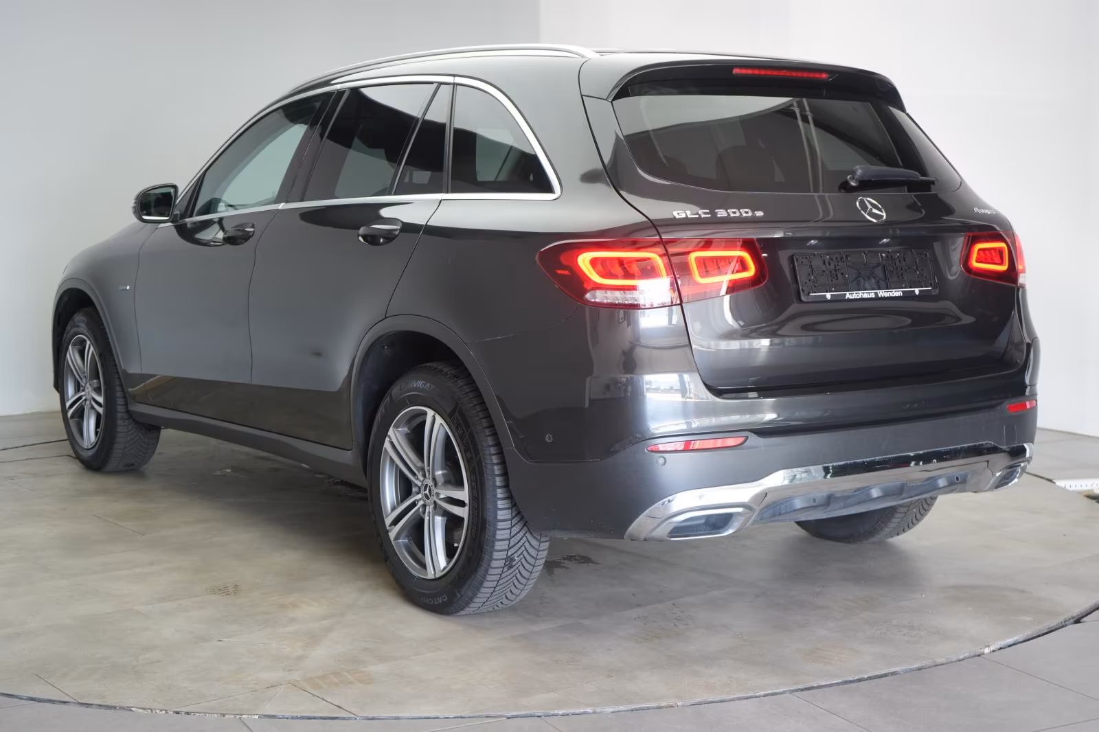 (B-088) Mercedes-Benz GLC 300 e 4Matic 9G-Tronic Distronic/Carplay/Lan - Image 4