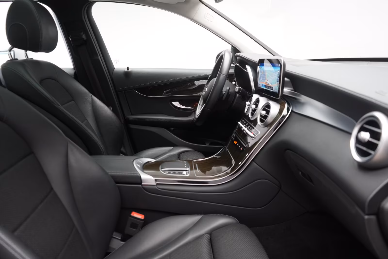 (B-239) Mercedes-Benz GLC 300 d 4Matic 9G-Tronic AMG Temp/Kamera/ - Image 9