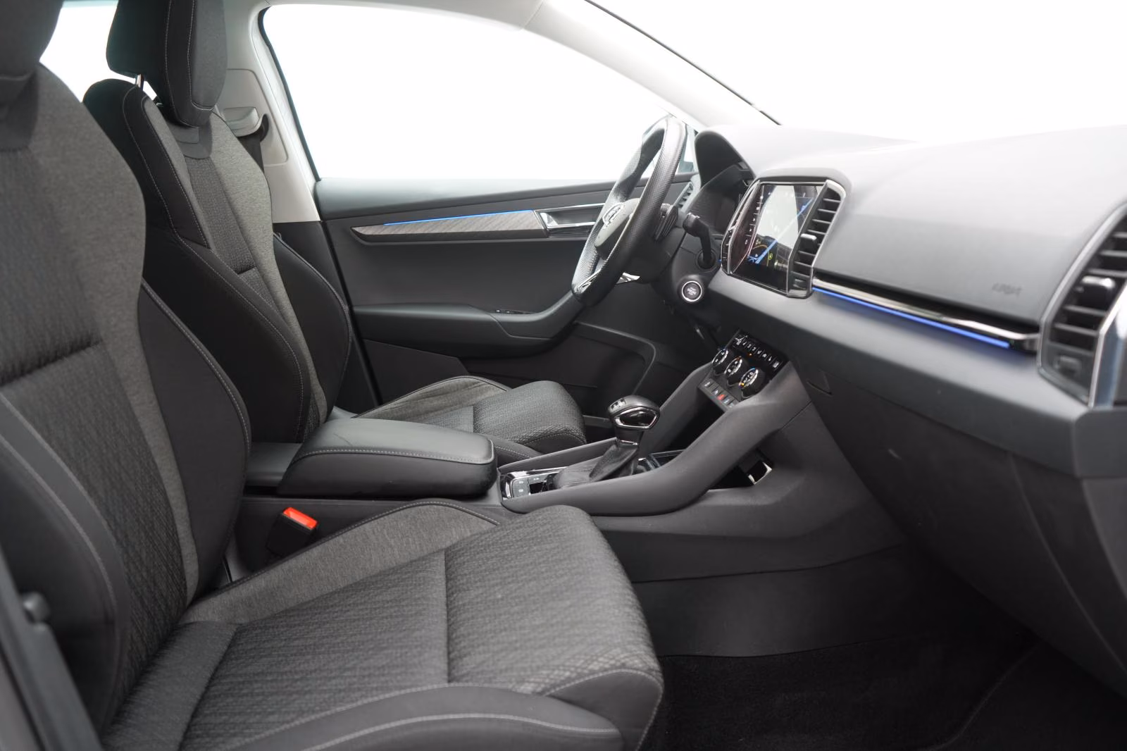 (B-754) Skoda Karoq 2.0 TDI 4x4 DSG Style ACC/Matrix/AHK/Kamer - Image 9