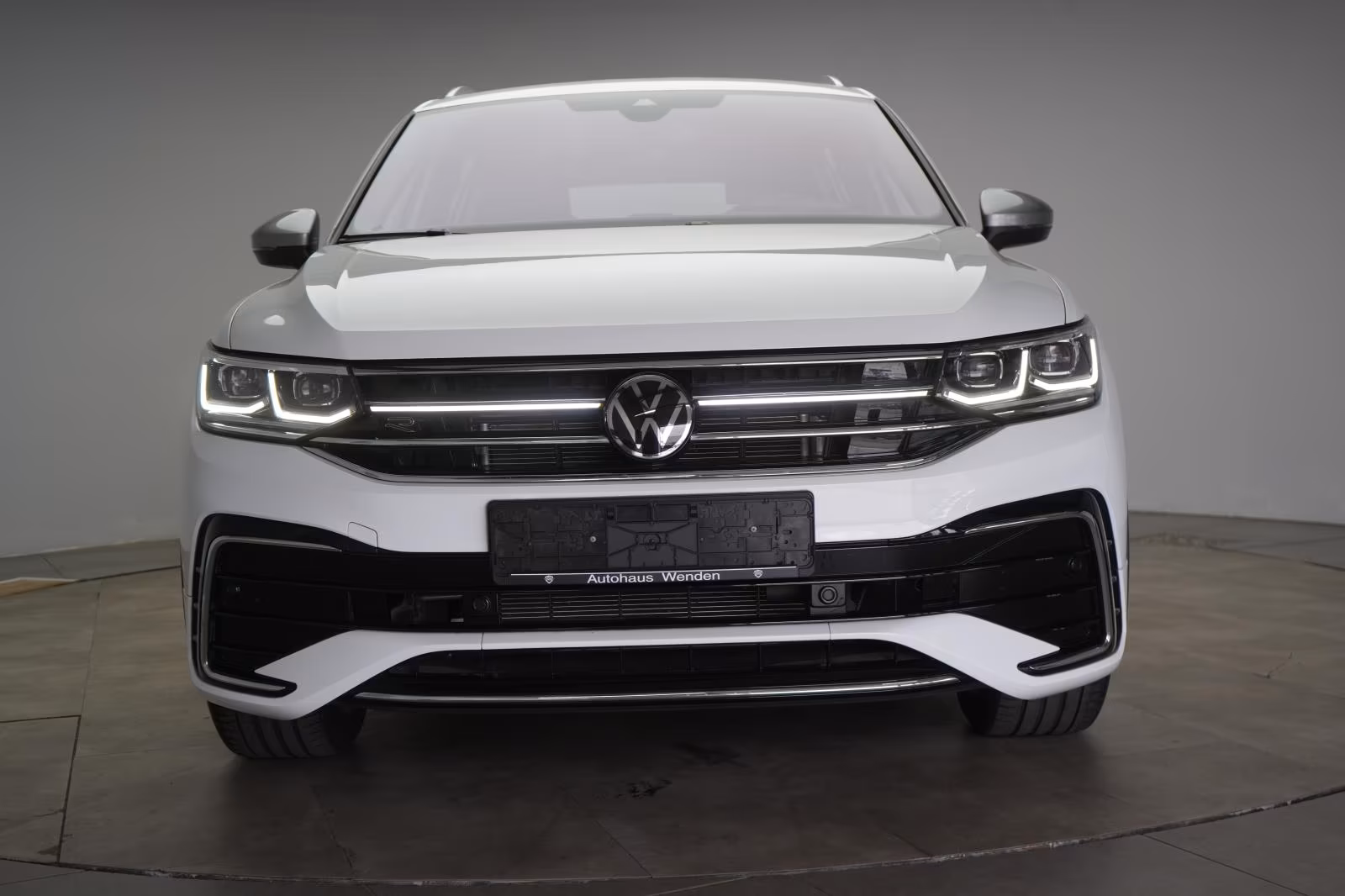 (B-427) Volkswagen Tiguan Allspace 2.0 TDI SCR 4Motion DSG R-Line - Image 2