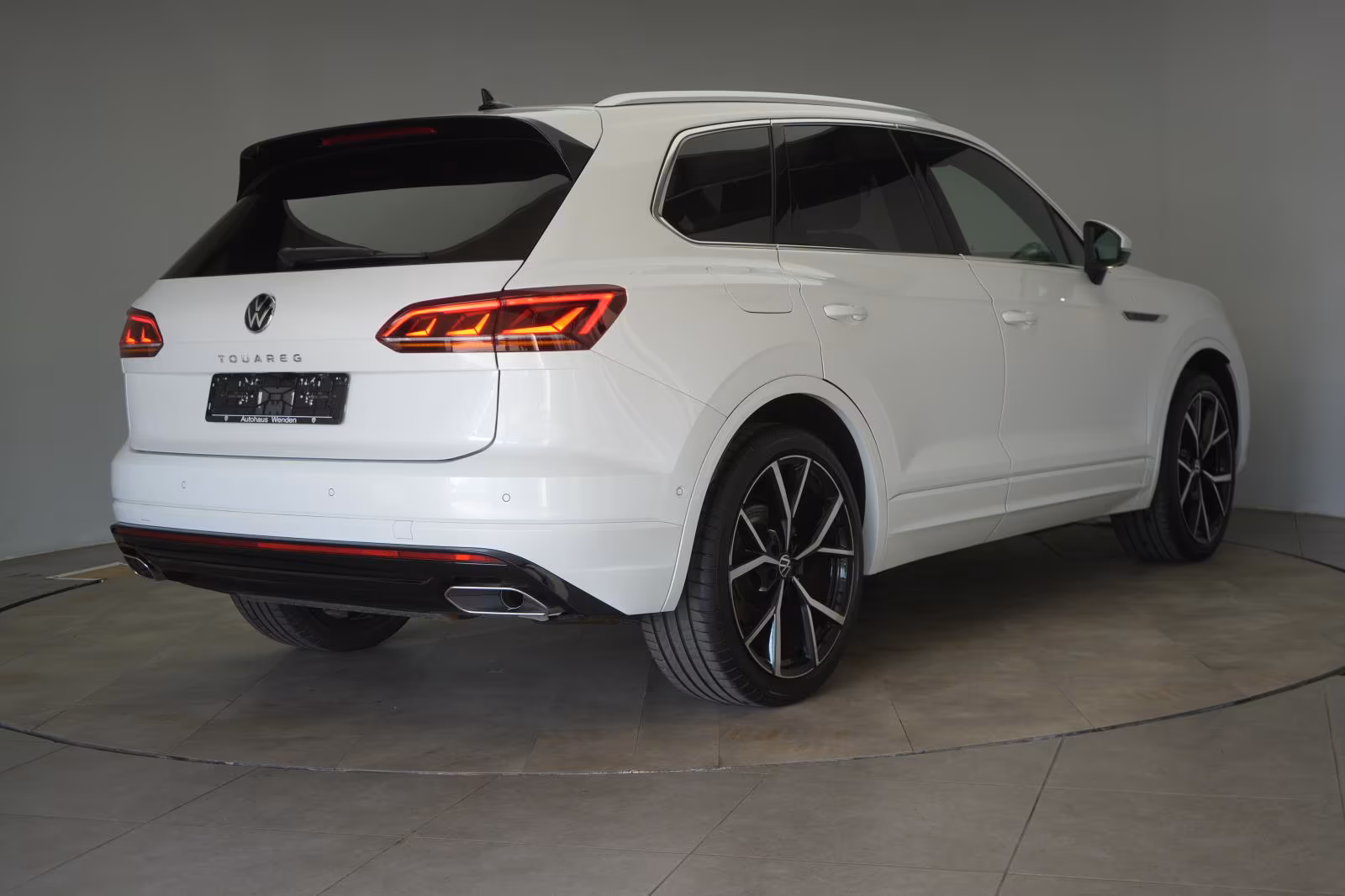 (B-338) Volkswagen Touareg 3.0 V6 TDI 4Motion R-Line Leder/ACC/Kame - Image 3