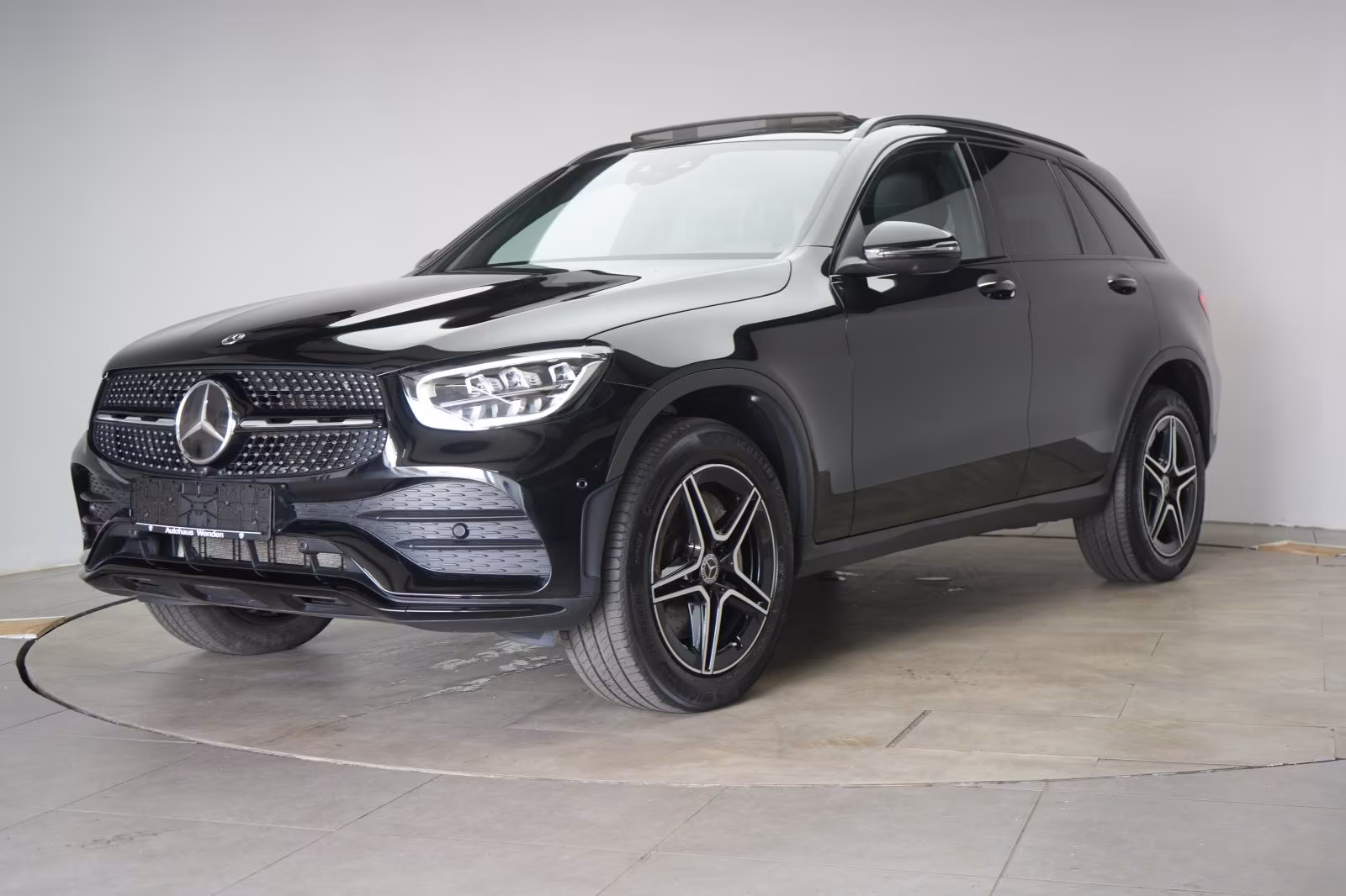 (B-297) Mercedes-Benz(Hybrid) GLC 300 de 4Matic AMG Distronic/kamera/Pano/ - Image 3
