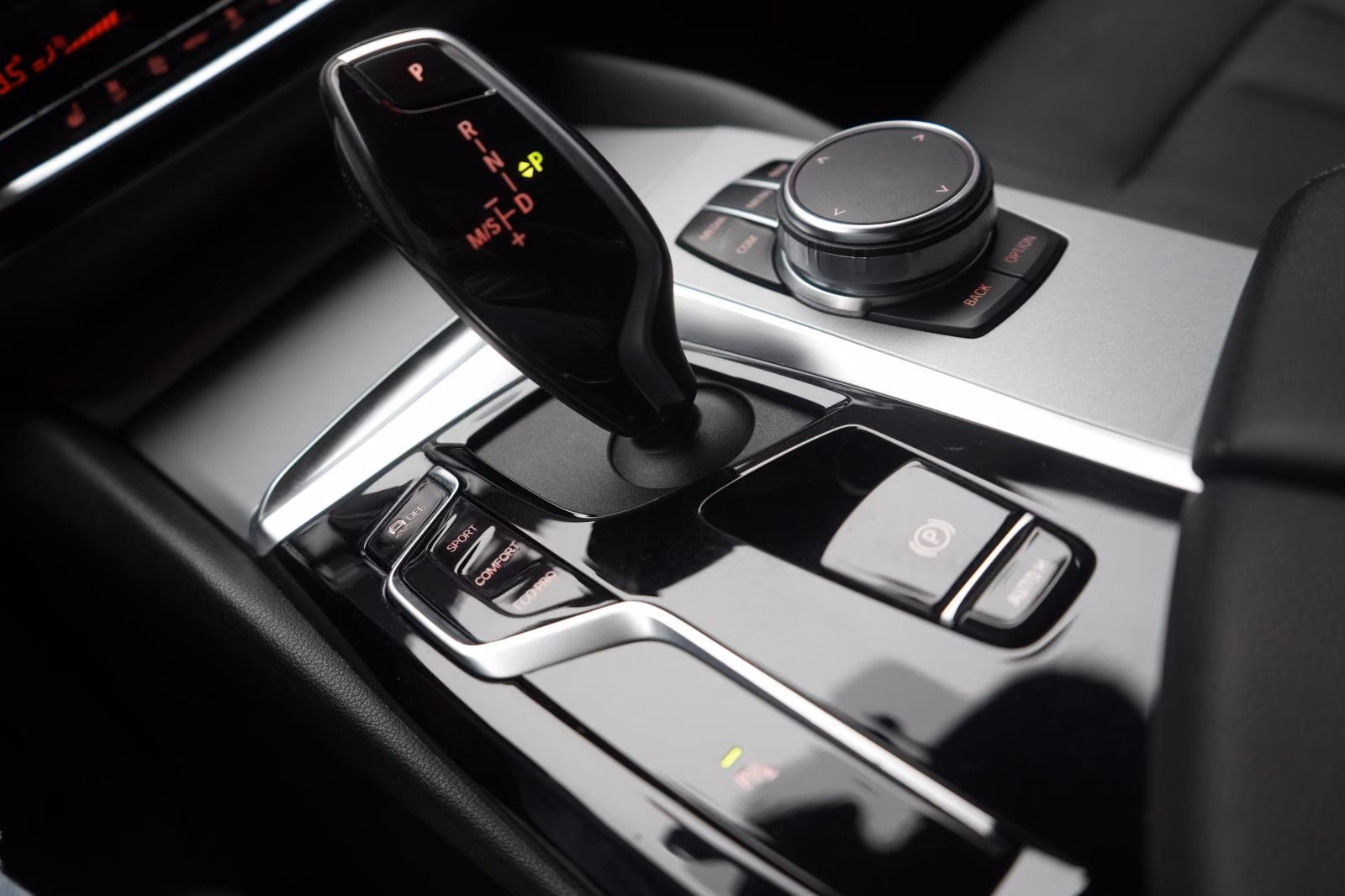 (B-322) BMW 520 d M Sport Leder/Temp/Virtual/CarPlay - Image 9