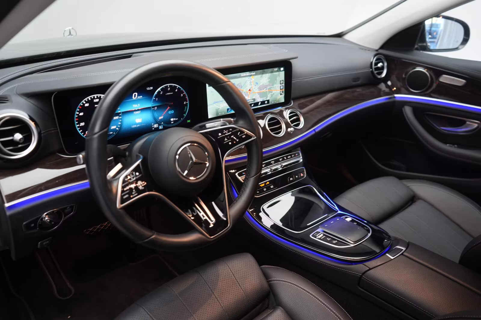 (B-128) Mercedes-Benz(Hybrid) E 300 de 9G-Tronic Exclusive Leder/Distronic/Ka - Image 8