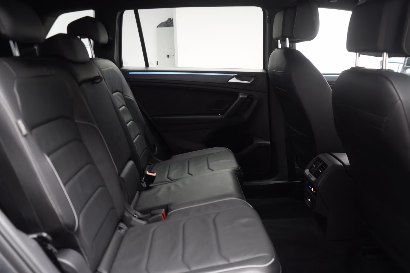 (B-518) Volkswagen Tiguan Allspace 2.0 TSI 4Motion DSG R-Line Leder - Image 11
