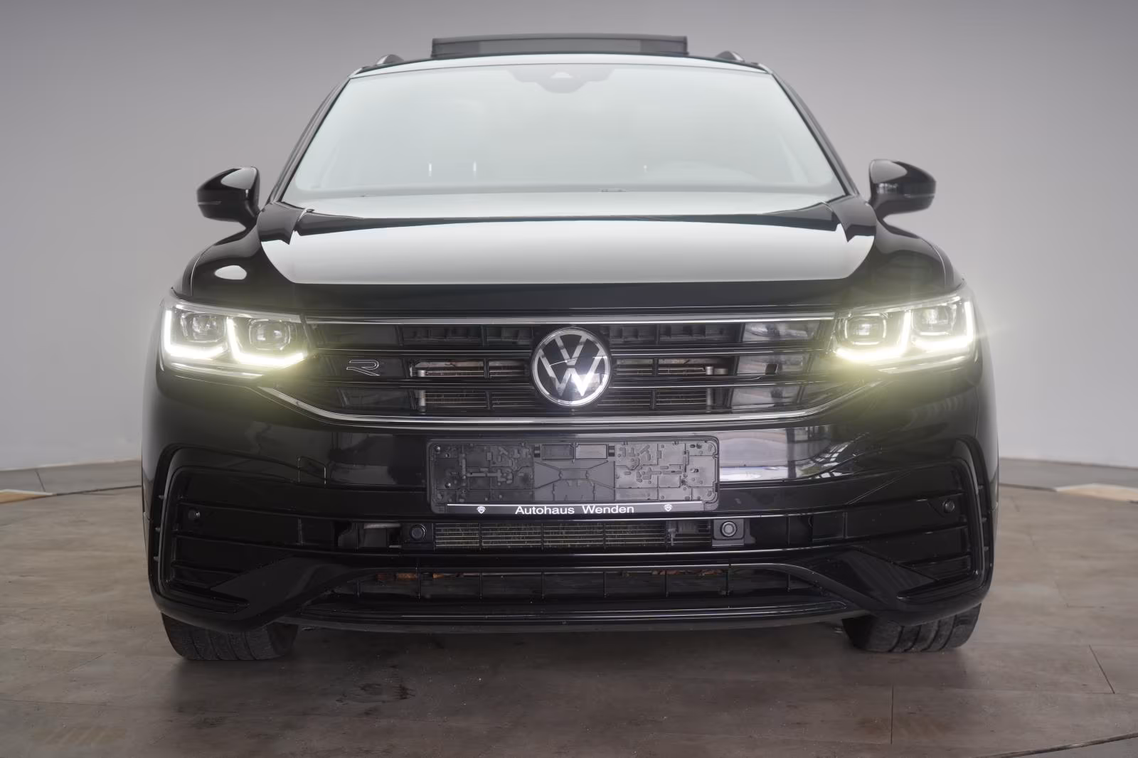 (B-722) Volkswagen Tiguan 2.0 TDI 4Motion R line ACC/Kamera/H&K/Pan - Image 2
