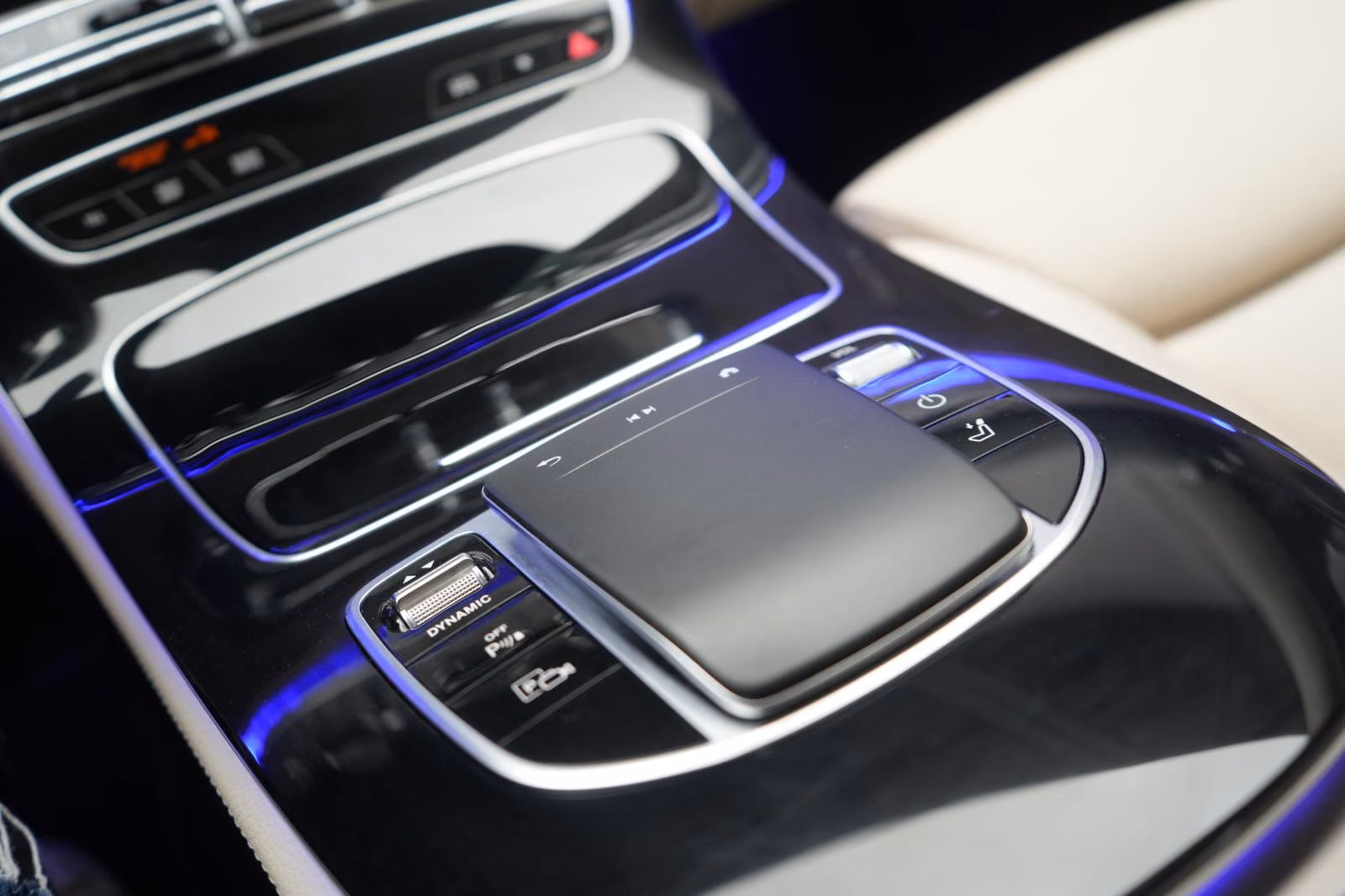 (B-724) Mercedes-Benz(Hybrid) E 300 de T 9G-Tronic AMG CarPlay/Temp/Kamera - Image 13
