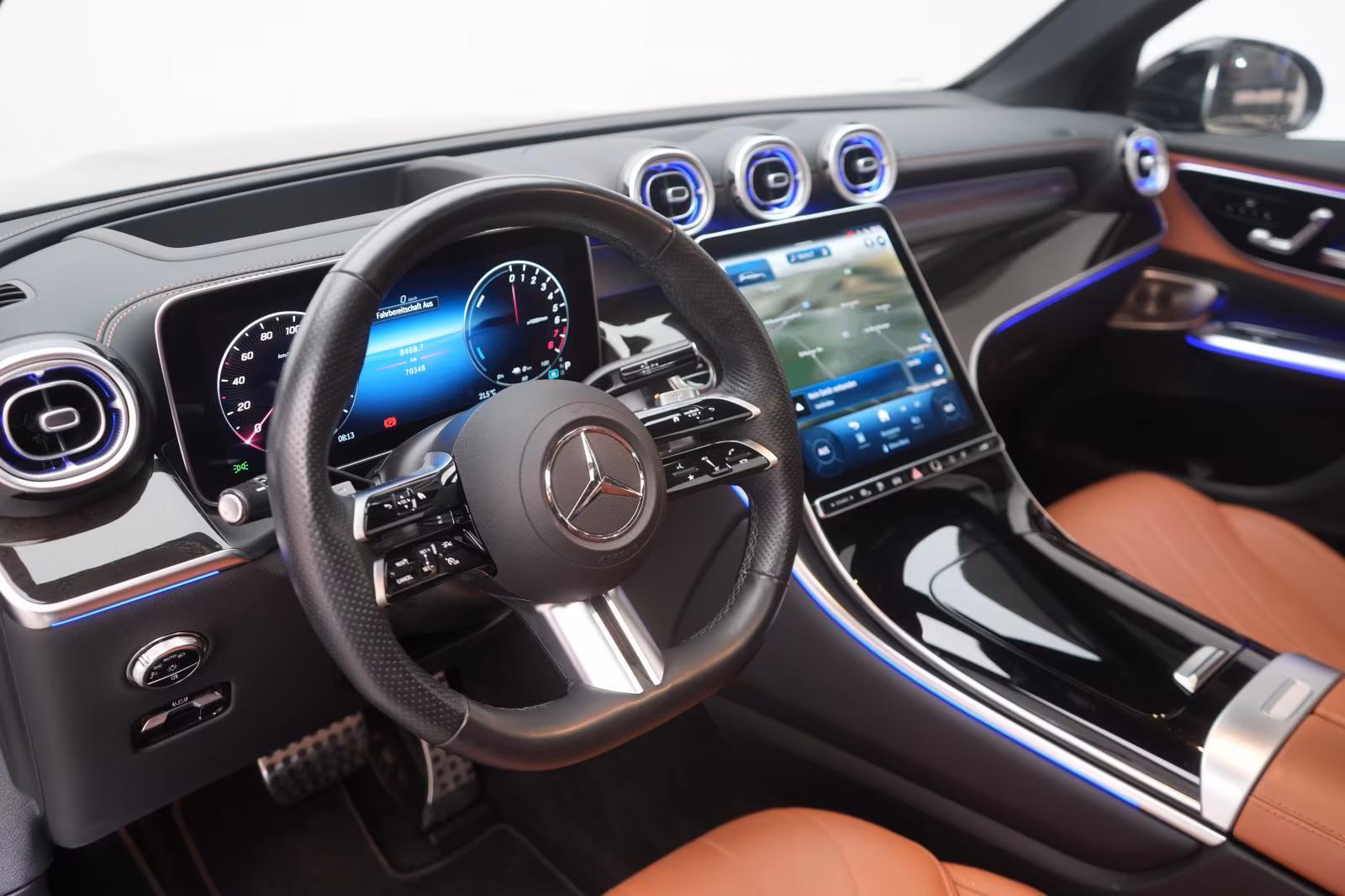 (B-232) Mercedes-Benz(Hybrid) GLC 300 e 4Matic 9G-Tronic AMG Leder/Distronic/ - Image 8