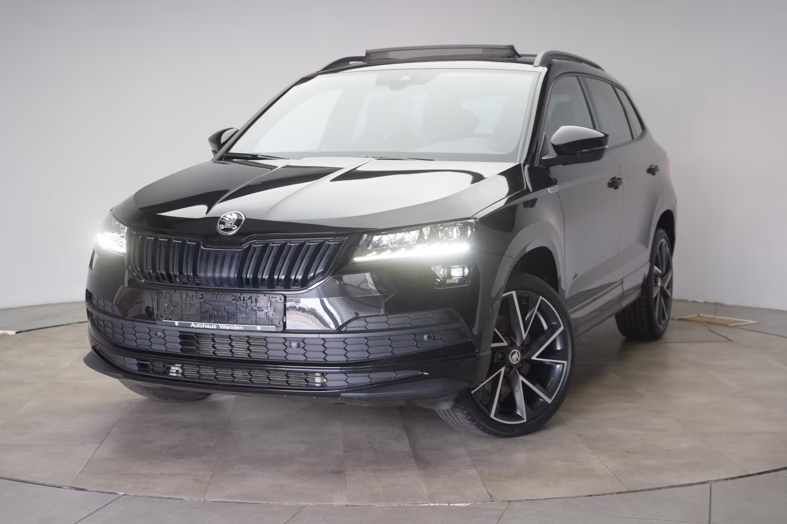 (B-614) Skoda Karoq 2.0 TDI Sportline ACC/Virtual/Pano/Kamera/ - Image 3