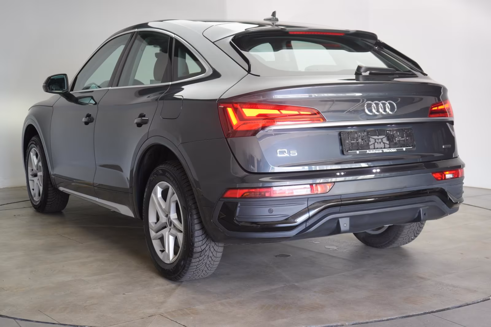 (B-022) Audi Q5(Hybrid) 50 TFSIe Sportback quattro S tronic advanced - Image 4