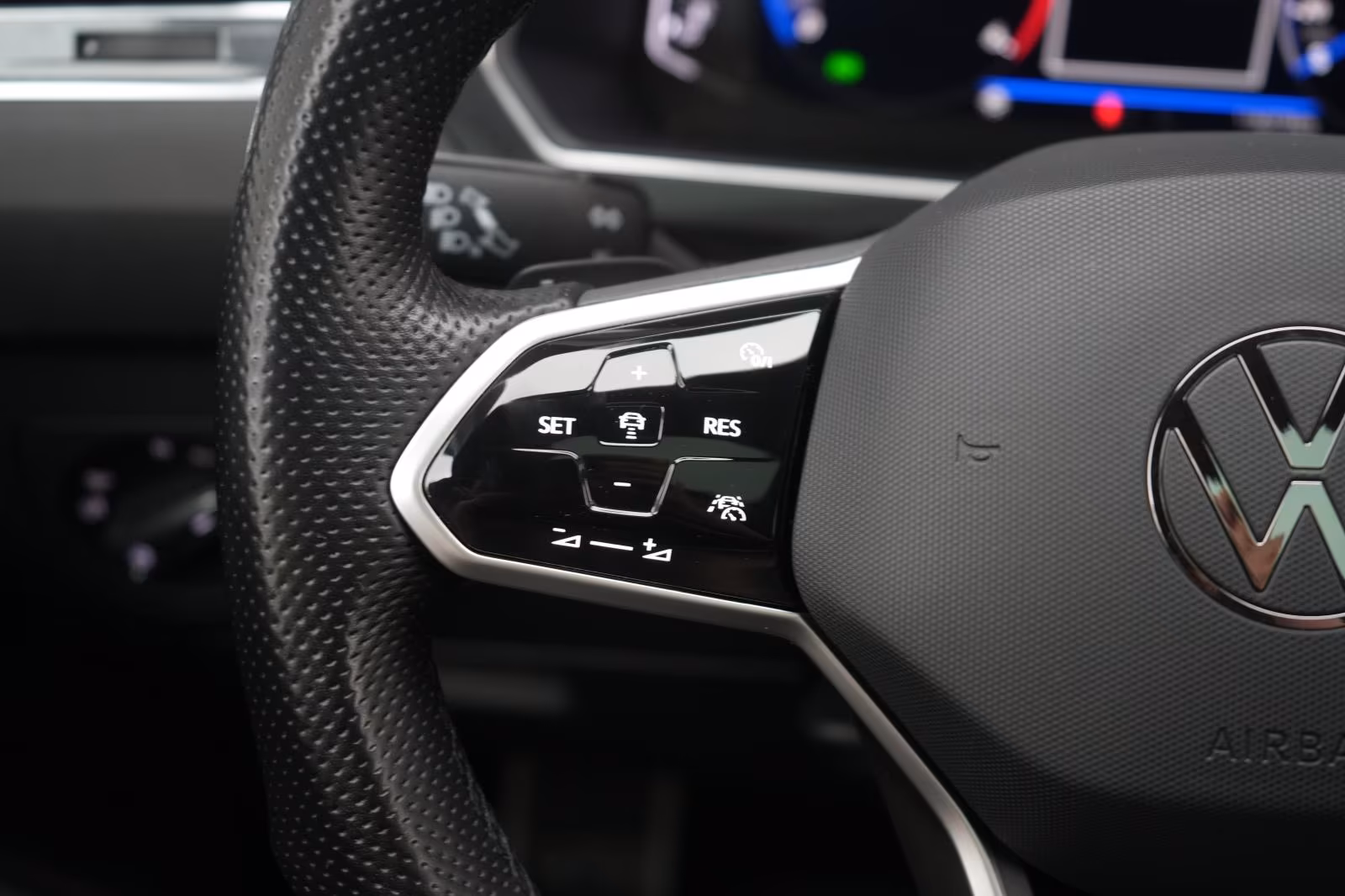 (B-045) Volkswagen Tiguan Allspace 2.0 TDI 4Motion DSG R-Line ACC/K - Image 12