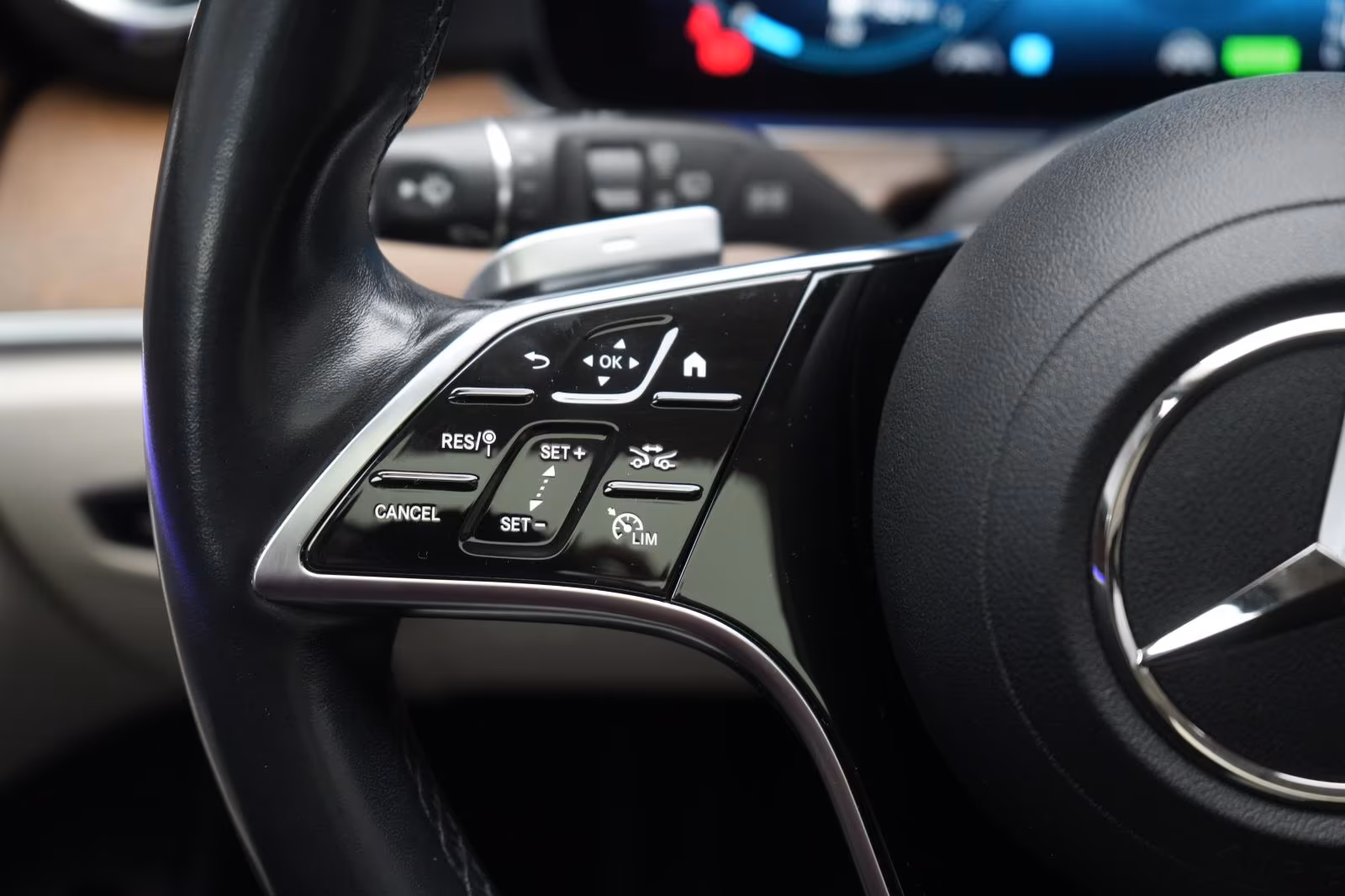 (B-662) Mercedes-Benz(Hybrid) E 300 de T 9G-Tronic Avantgarde Distronic/Kamera - Image 13
