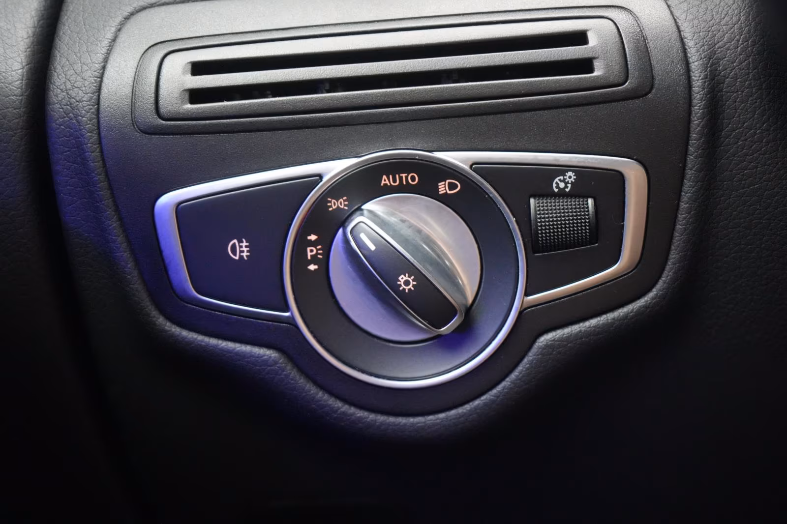 (B-304) Mercedes-Benz(Hybrid) GLC 300 de 4Matic 9G-Tronic AMG Temp/Kamer - Image 13