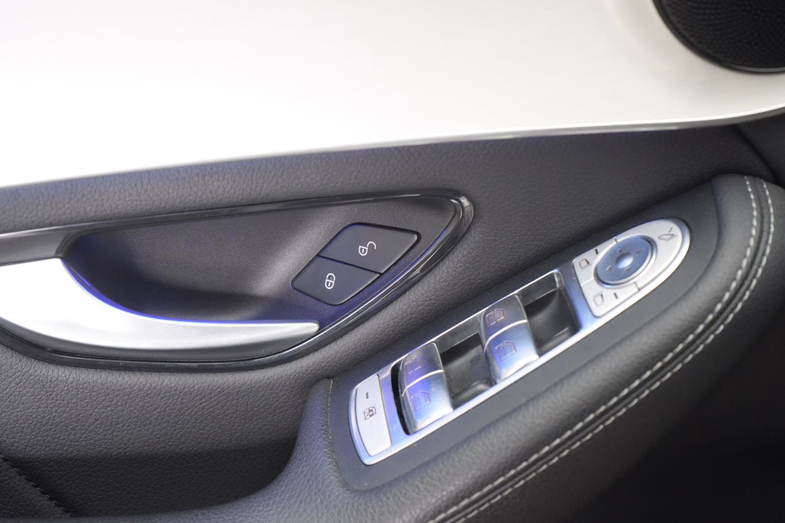 (B-352) Mercedes-Benz(Hybrid) GLC 300 de 4Matic 9G-Tronic Standhzg/Kamera/ - Image 11