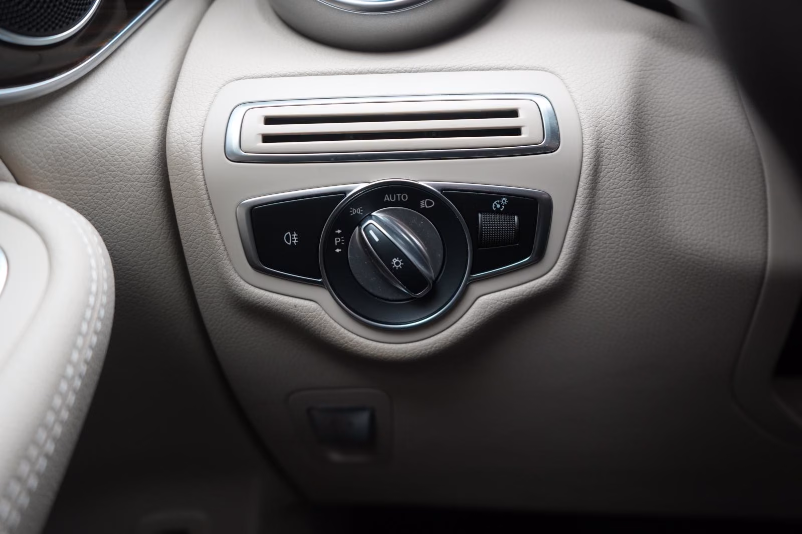 (B-05) Mercedes-Benz GLC 300 4Matic 9G-Tronic AMG Leder/Temp/Pano/Kam - Image 17