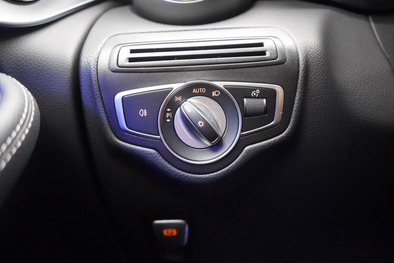 (B-352) Mercedes-Benz(Hybrid) GLC 300 de 4Matic 9G-Tronic Standhzg/Kamera/ - Image 12