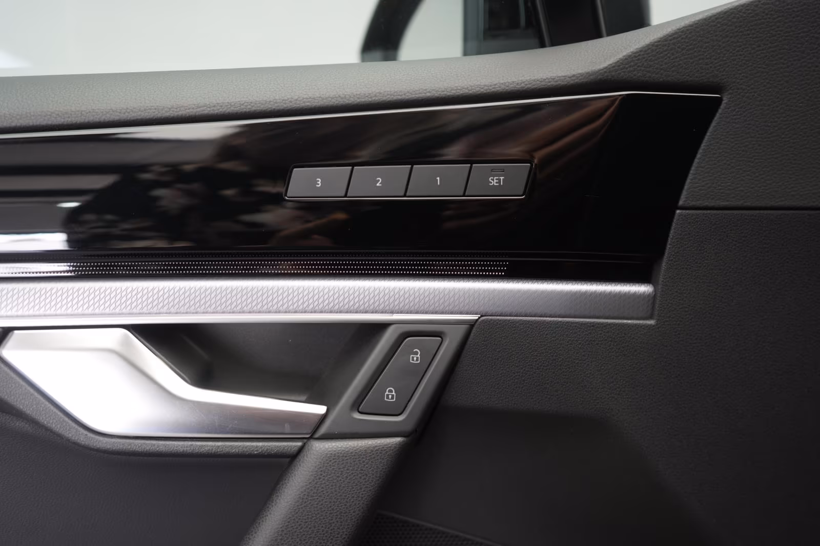 (B-334) Volkswagen(Hybrid) Touareg 3.0 V6 e-Hybrid 4Motion R line Leder/ACC - Image 13