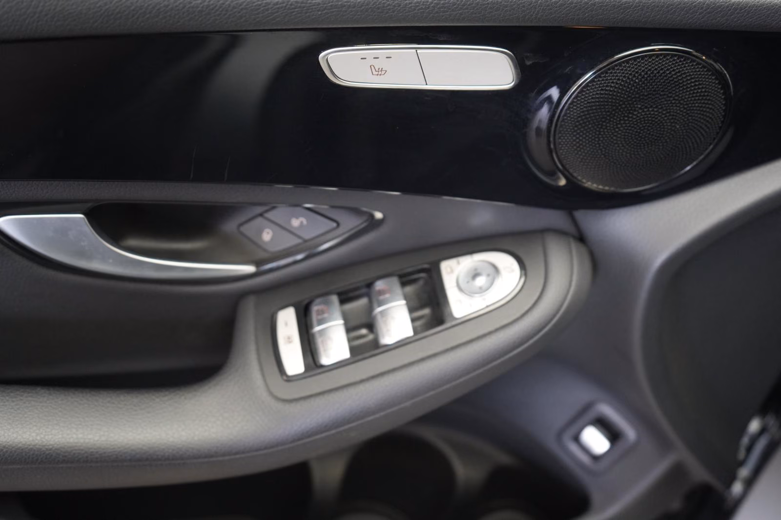 (B-582) Mercedes-Benz GLC 220 d 4Matic 9G-TRONIC Temp/Kamera/HU - Image 13