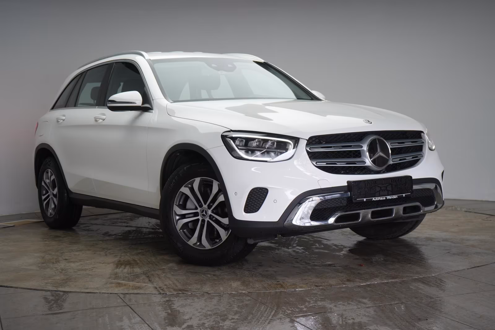 (B-721) Mercedes-Benz GLC 220 d 4Matic 9G-Tronic Autopilot/Distronic/L - Image 1