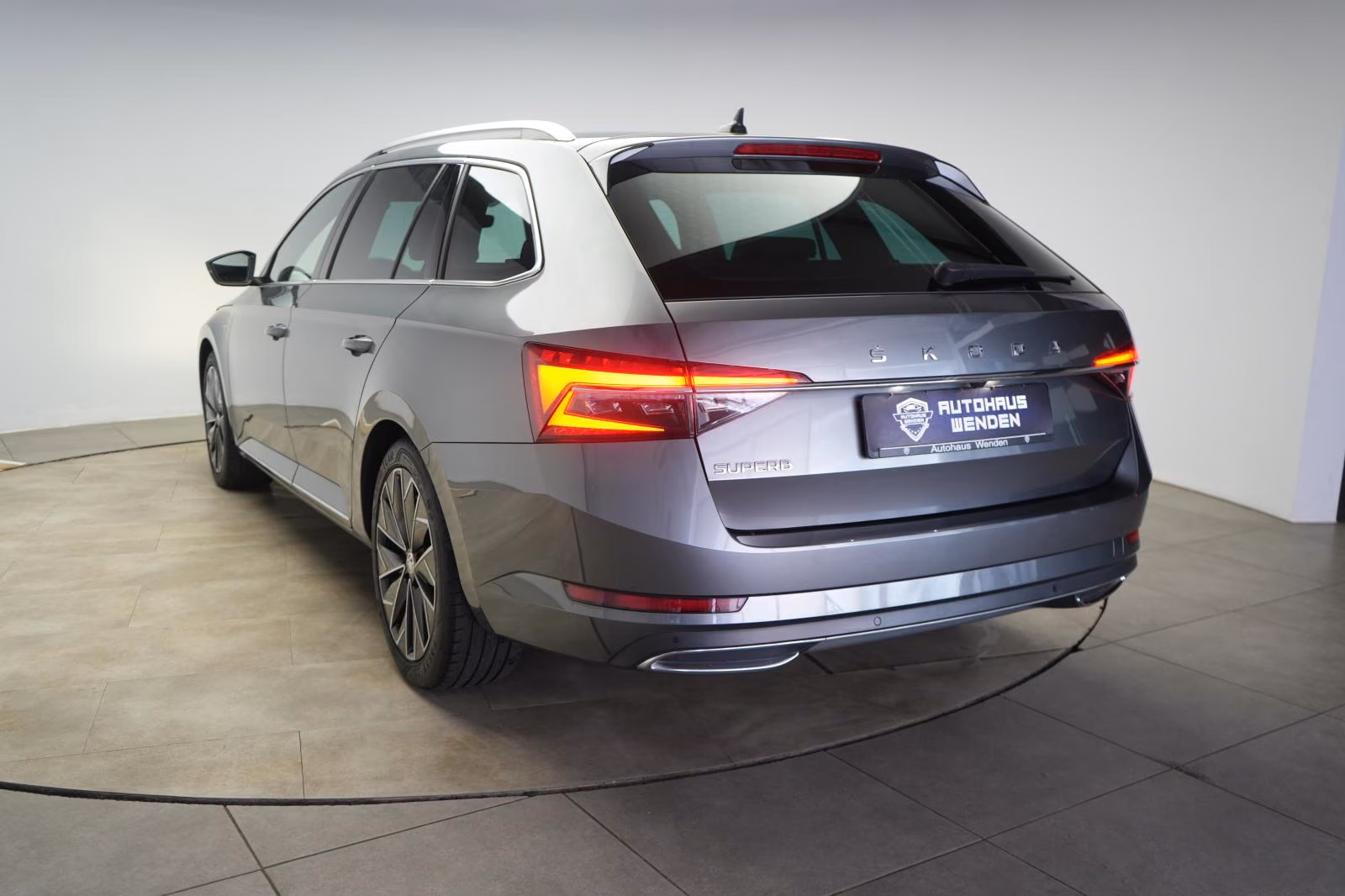 (B-097) Skoda Superb L&K 2.0 TDI DSG Leder/ACC/Kamera/AHK/Stan - Image 4
