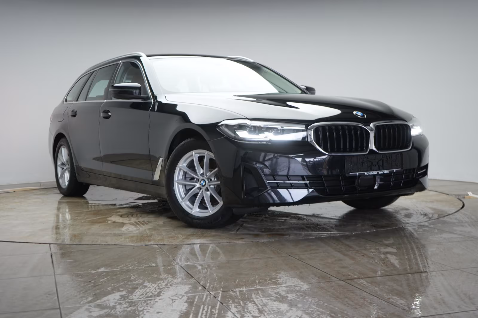 (B-610) BMW 520 i Touring Leder/ACC/Kamera/HUD/Carplay - Image 1