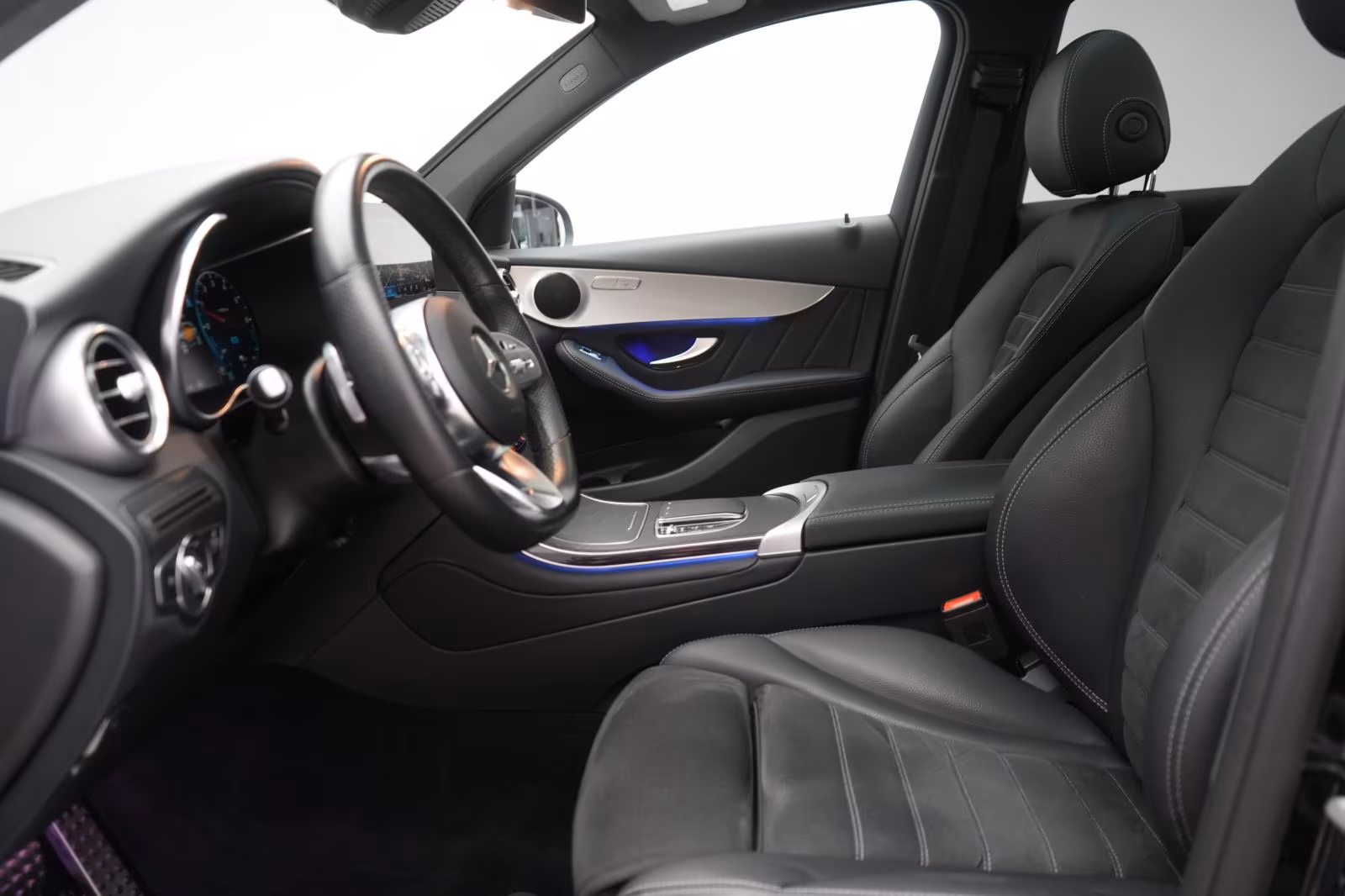 (B-297) Mercedes-Benz(Hybrid) GLC 300 de 4Matic AMG Distronic/kamera/Pano/ - Image 6