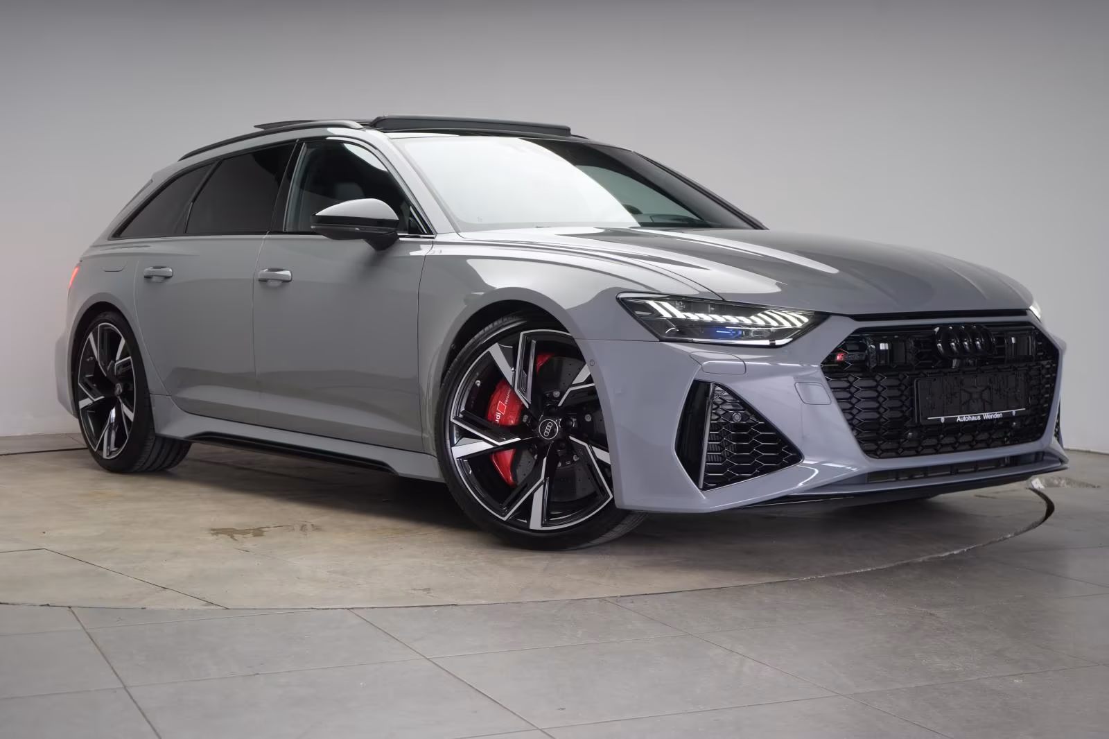 (B-471) Audi RS6 4.0 TFSI quattro Leder/Keramik/ACC/HUD/Pano/ - Image 1