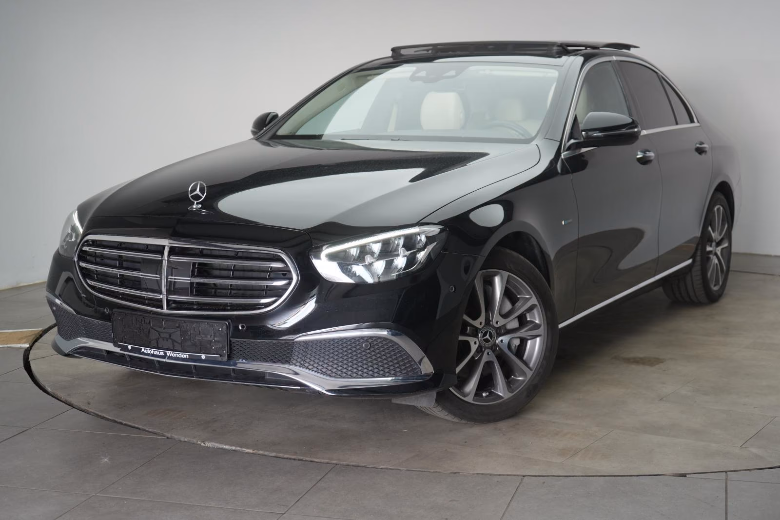 (B-094) Mercedes-Benz(Hybrid) E 300 de 9G-Tronic Exclusive Leder/Distronic/Bur - Image 2