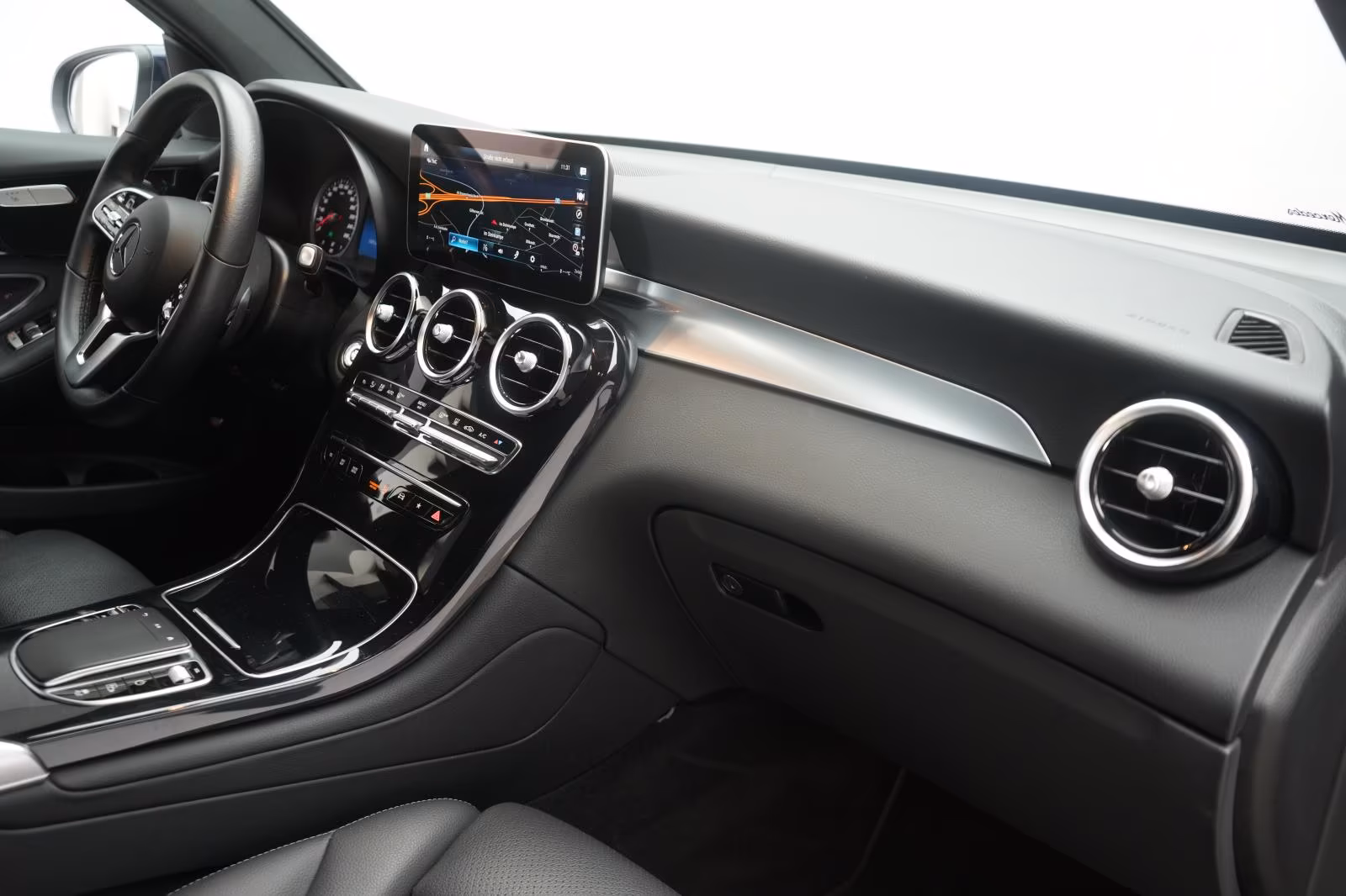 (B-713) Mercedes-Benz(Hybrid) GLC 300 de 4Matic Leder/Temp/Kamera/AHK - Image 10