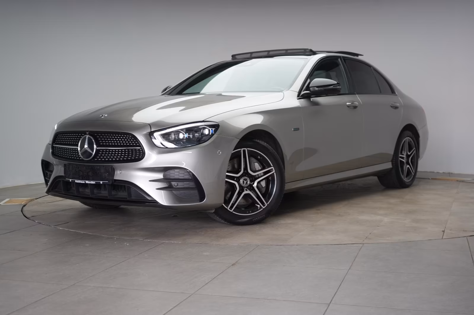 (B-093) Mercedes-Benz(Hybrid) E 300 e 9G-Tronic AMG Line - Image 3