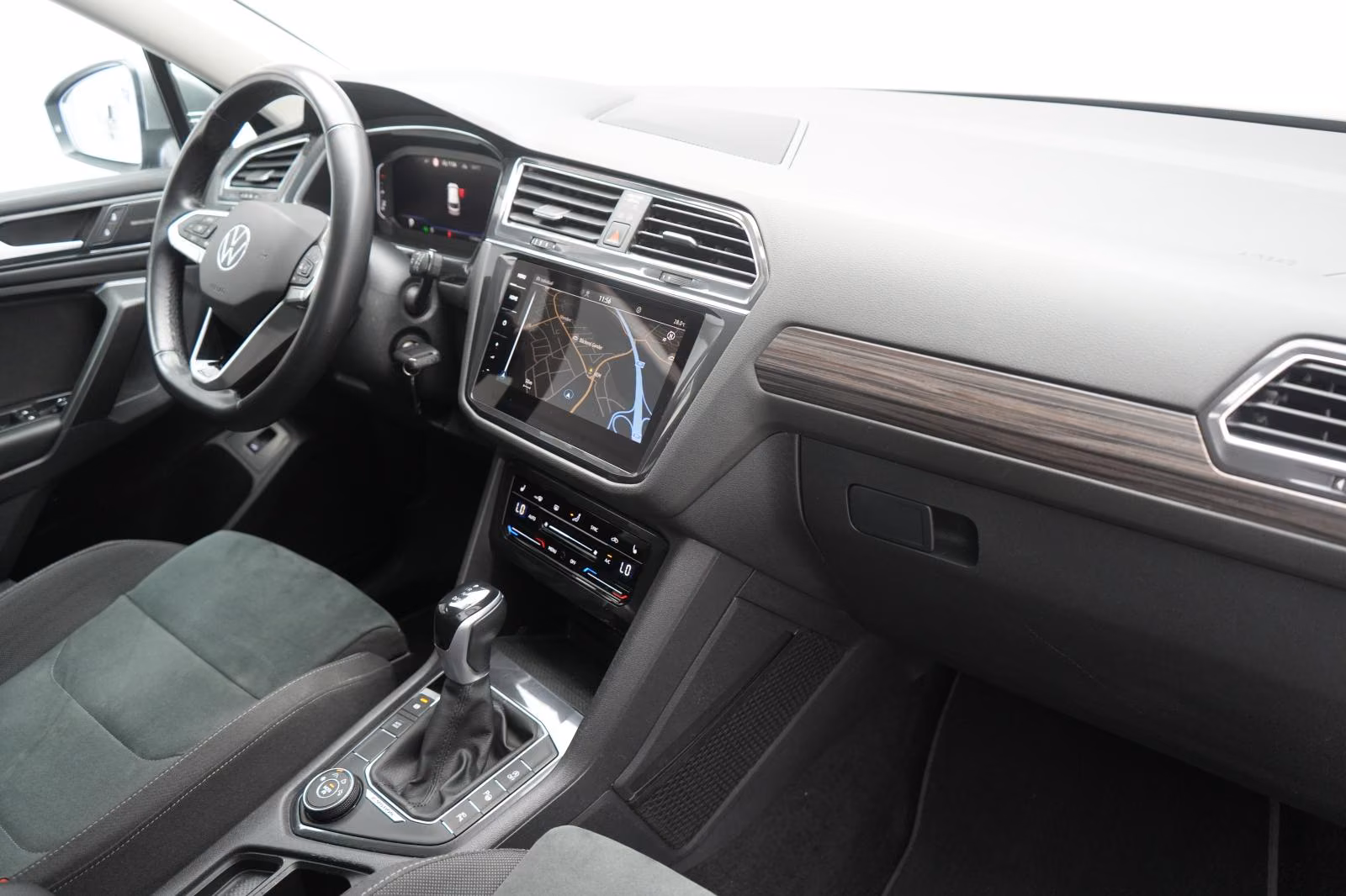 (B-380) Volkswagen Tiguan Allspace 2.0 TDI 4Motion DSG Life ACC/Kam - Image 10