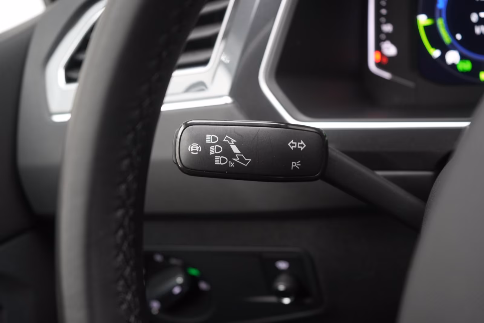 (B-422) Volkswagen(Hybrid) Tiguan 1.4 eHybrid DSG R Line ACC/Leder/HUD/Virt - Image 17